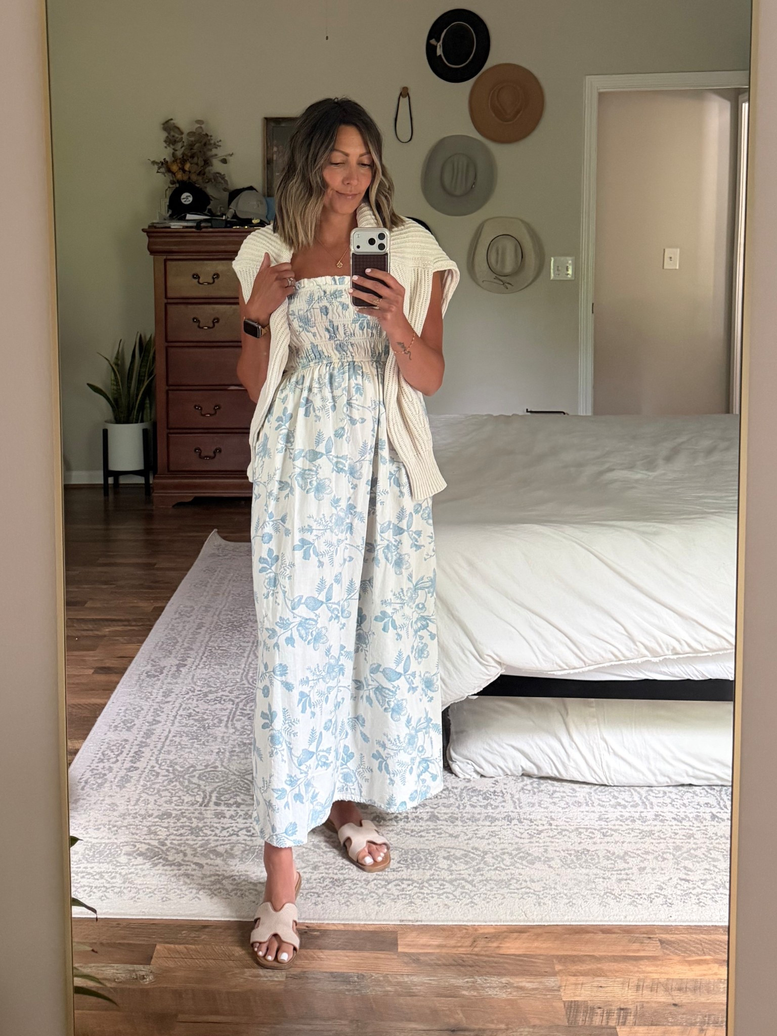 Pretty blue + white smocked floral dress that I’ve already worn to several events! It’s super comfortable + has pockets 🙌🏽

#LTKootd #LTKWorkwear #LTKSeasonal