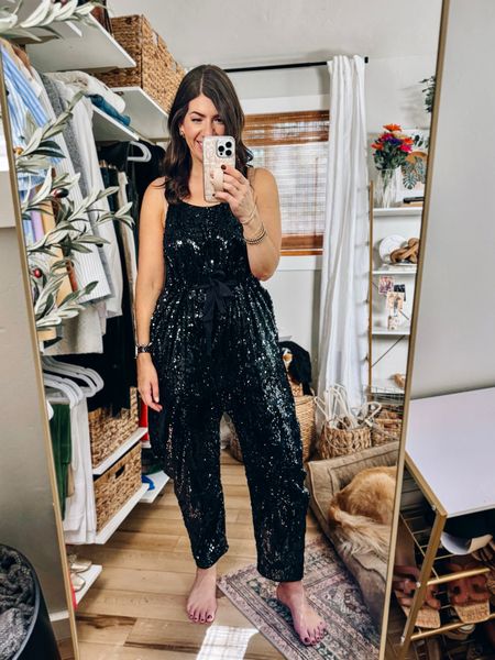Free people 24 hour sale
In a small in the sequin jumpsuit (size down one)

20% off their purchases of $250-499, and 25% off purchases $500

#LTKHoliday #LTKmidsize #LTKCyberWeek