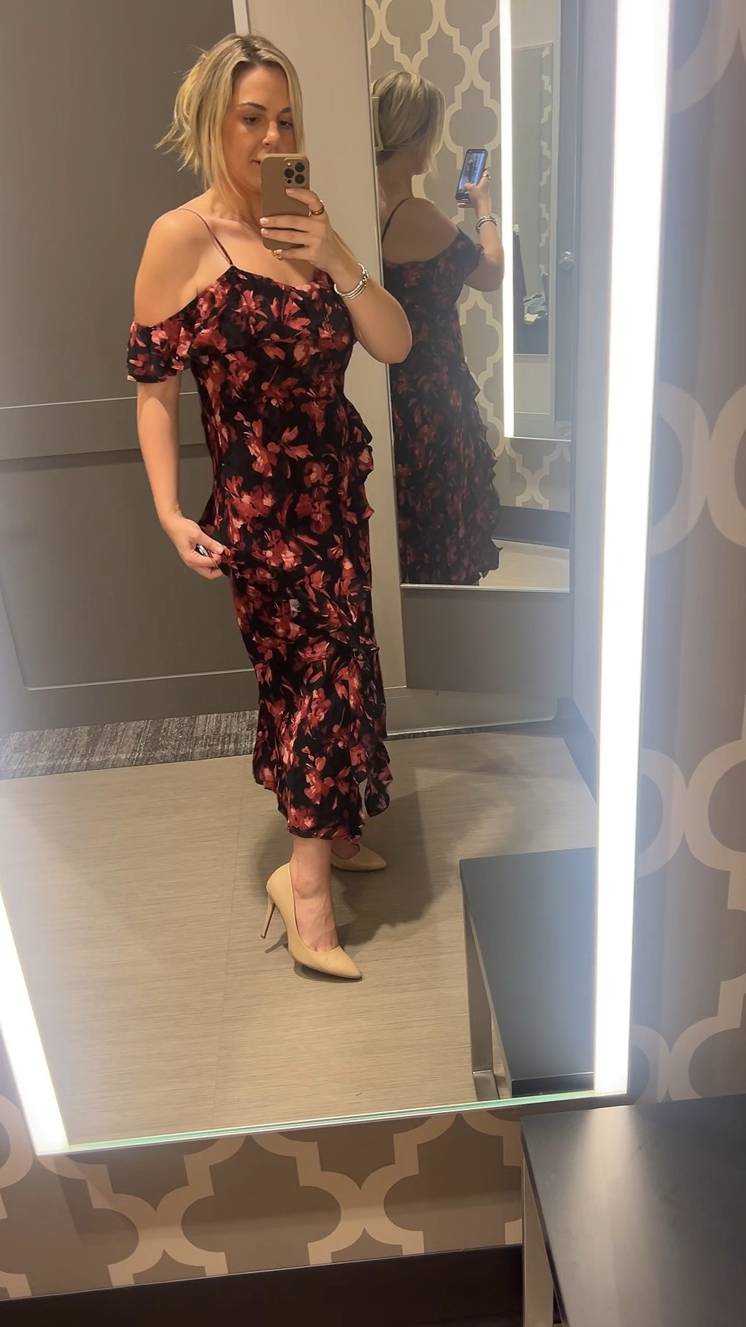Target Tuesday! Women’s cold shoulder midi dress from a new day in black and red floral!

In a size medium runs small in the chest


Target Tuesday
Target fashion
Fall dress
Floral midi
Wedding guest
Fall wedding guest
Affordable fashion
Target style
Looks for less
Semi formal
Cocktail
#stylewithsecret 
Dressing room
Try on haul
Target try on

#LTKVideo #LTKSeasonal #LTKFindsUnder50