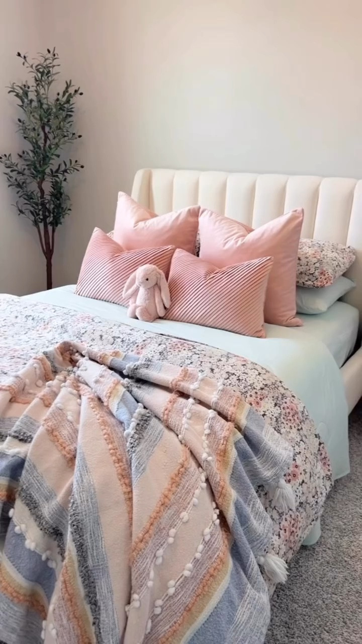 Link in bio! Pronto me pediré mi Breescape cooling Comforter para mi también porque sinceramente es más fácil dormir con algo fresco que con algo que provoque calor, @breescapehome tiene la solución ! 
.
.
.
.
.
#breescape#keepcoolanddreamon#breescapecoolingcomforter#breescapecoolingblanket#breescapecoolingsheets#viral#home#amazonmusthaves#amazonfinds#amazonbredroom#amazonsheets#amazonhomefinds#cooler#breathable#fresh#goodsleep