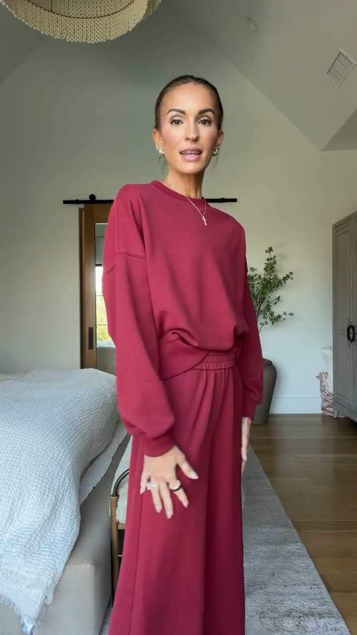 so impressed with this matching set from amazon! 🙌🏼 the material feels so luxe and it isn’t too heavy at all! 💗 perfect fit for everyday mom life!