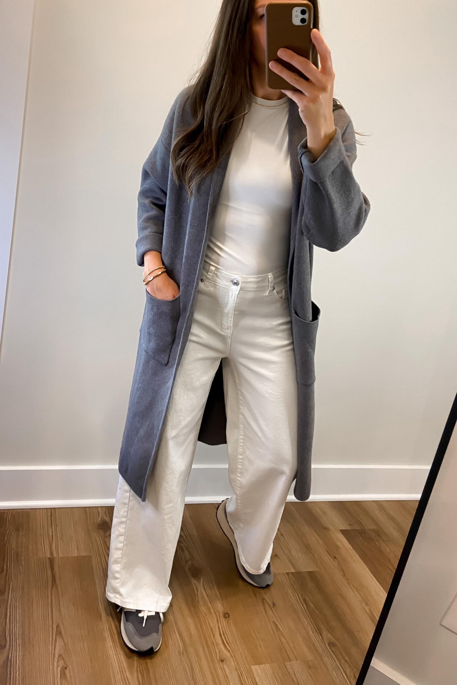 White outfit base with a Coatigan! Love this for the summer to fall transition.

#LTKshoecrush #LTKstyletip #LTKfindsunder100