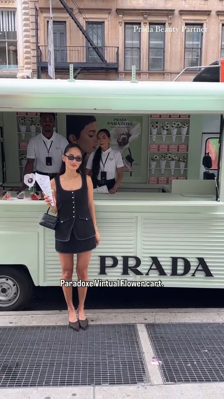 Spotted the Prada Paradoxe Virtual Flower cart that will be around New York City only this weekend, go check them out!

Shop @pradabeauty at @sephora AD #pradaparadoxe
#pradabeauty