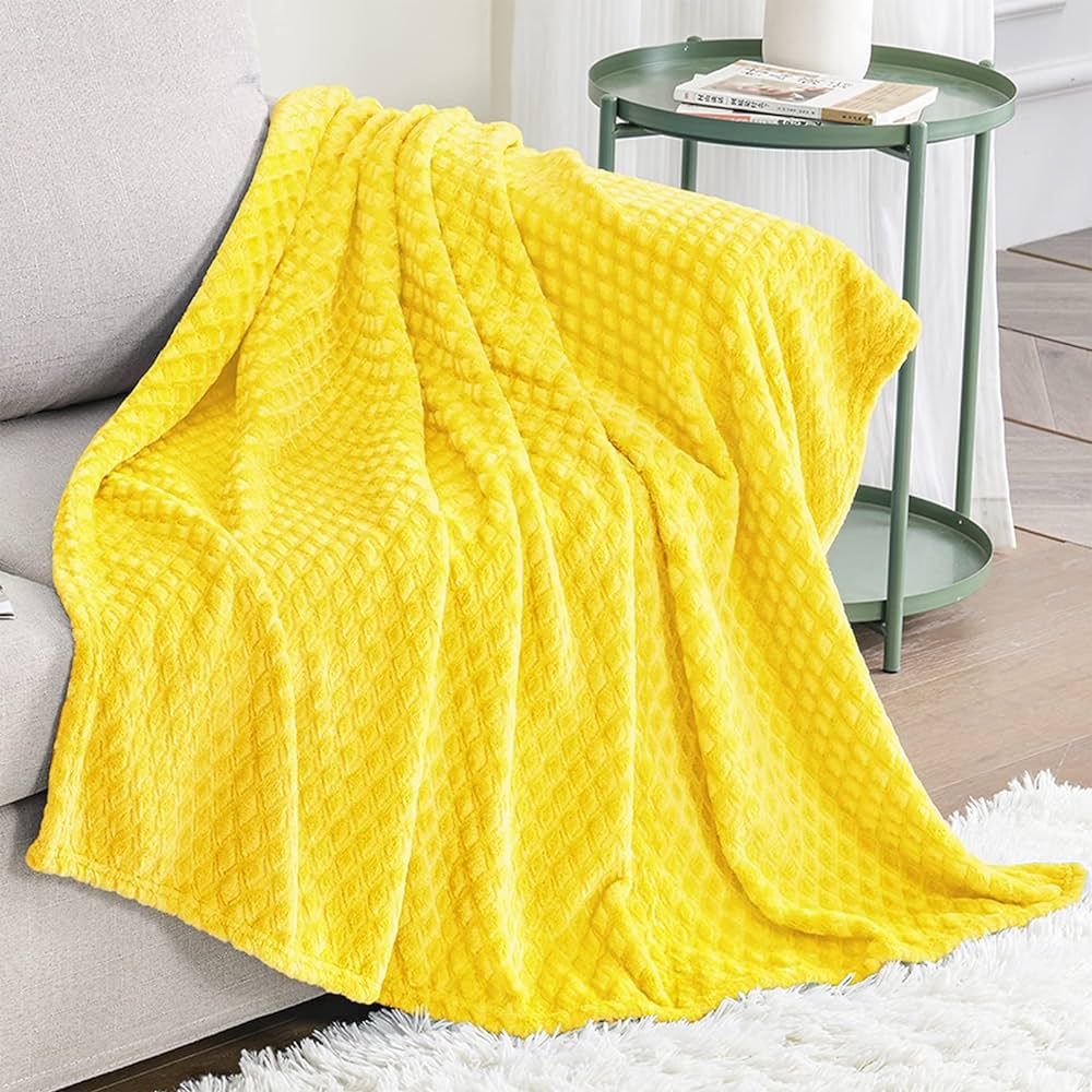 Exclusivo Mezcla Diamond Ultra Soft Throw Blanket, Large Flannel Fleece Blanket for Couch/Bed/Sof... | Amazon (US)