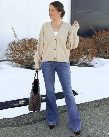 Yes, there’s still snow on the ground, but I’m thinking about spring fashion, just like everyone else. Flares are definitely everywhere and these ones from @spanx are the BEST. The pull-on style is so comfortable and still looks so polished. 

Sharing a few tips for Spanx denim sizing:
• Take your normal Spanx legging size (I’m a Medium). 
• If you’re 5’6 or shorter and don’t plan on wearing sky-high heels, I recommend the petite version (there’s also a tall version). If you’re good with higher heels, you can go with the normal version. 
• Definitely don’t size up. These jeans have tons of stretch. 

Use my code EMILYHXSPANX to save 10% off and get free shipping. You can also comment “link” and I’ll send you all the direct links for this look. 

Happy Tuesday friends! 

#LTKunder100 #LTKstyletip #LTKsalealert