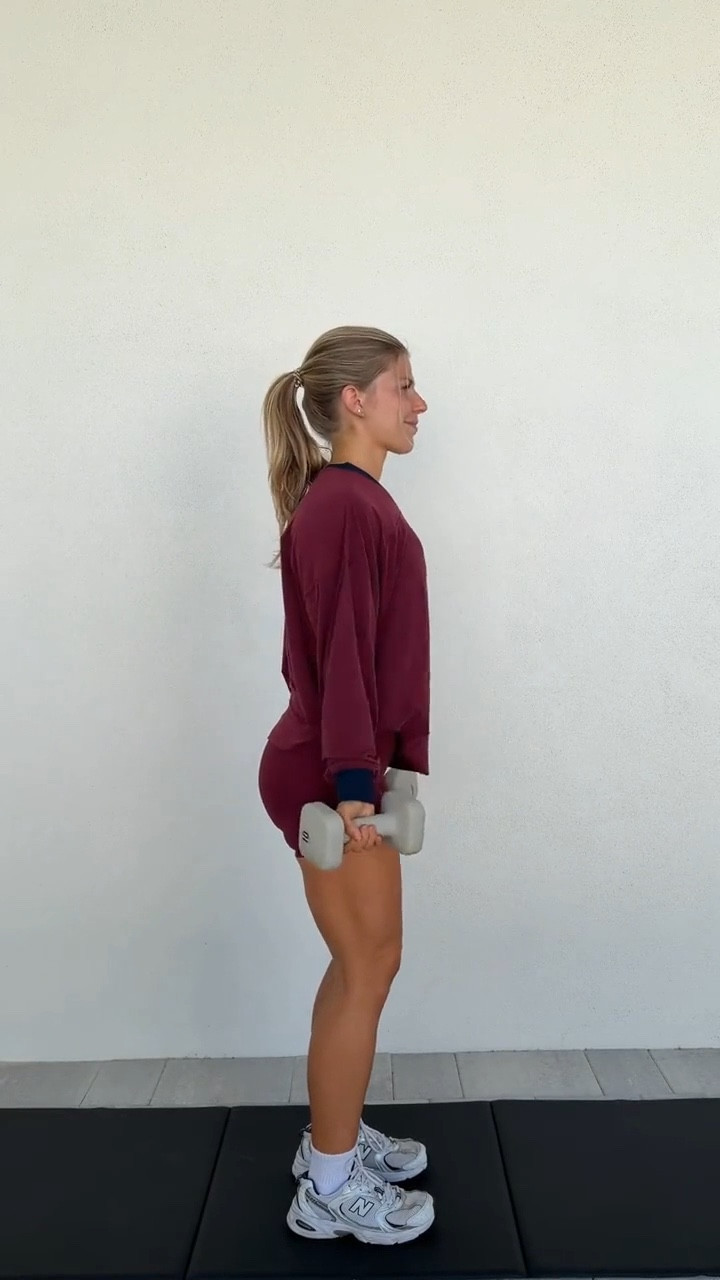 Did an outdoor workout this morning to get some fresh air and WHEW, I’ll be doing that more! Here’s a 25 min upper body sesh for you - just a set of DB will do!

Circuit 1 - repeat 3 times
10 hammer curl to press
10 bent over row
10 tricep extensions
Circuit 2 - repeat 3 times
10 lateral raises
10 wide bicep curls
10 serve the platter
Circuit 3 - repeat 3 times
4ea Bridge right, left, center press
10 bridge lat pullovers
10 bridge marches 

 

#LTKootd #LTKfitnessgoals #LTKActive