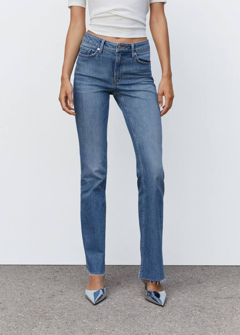 Flared-jeans mit mittlerer bundhöhe -  Damen | Mango Österreich | MANGO (AT)