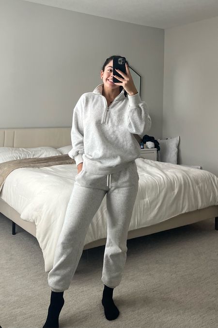 My favorite Abercrombie cozy sweats set comes in so many colors
Wearing small top and bottom (I would size up to a medium next time for a more baggy fit)

#LTKfindsunder50 #LTKsalealert