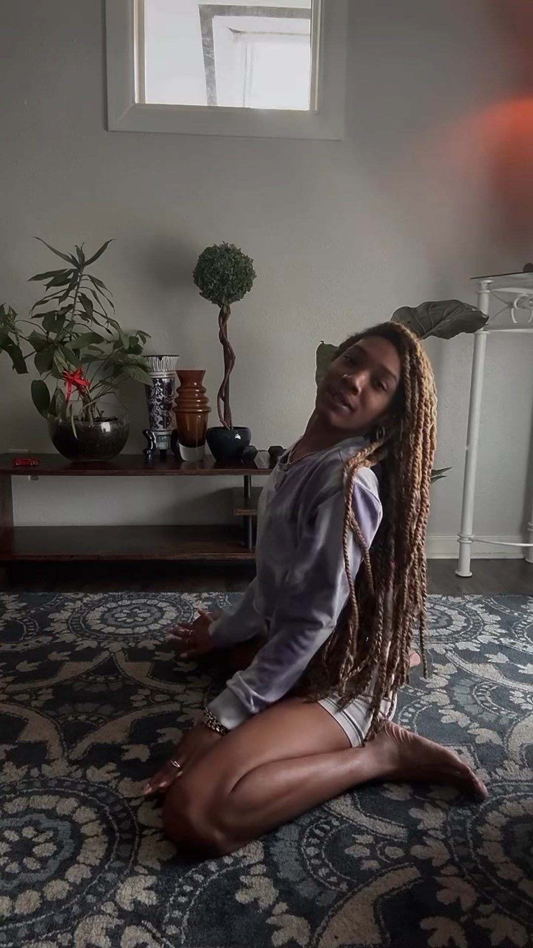 Movement is one of the simplest ways to reconnect with your body, release tension, and come back into your feminine energy. Slow, sensual flow helps regulate the nervous system, support hormonal balance, and create a deeper mind–body connection. 💖

Here’s what this flow is doing for you:
🌿 Cat–Cow increases spinal mobility, improves circulation to the pelvis, supports digestion, and helps release tension held in the lower back and womb space.

🌿 Hip circles + intuitive flow activate the sacral center, supporting creativity, emotional release, and pelvic health while encouraging natural, fluid movement.

🌿 Crow pose strengthens the core and wrists, improves balance, and builds confidence and mental focus. It’s one of those poses that reminds you how strong you actually are.

If you want more ways to reconnect with your body and divine feminine, Healing @ Home is linked in my bio 🤍

#holisticwellness #hipmobility #wombhealing

#LTKselfcare #LTKmorningroutine #LTKfitnessgoals