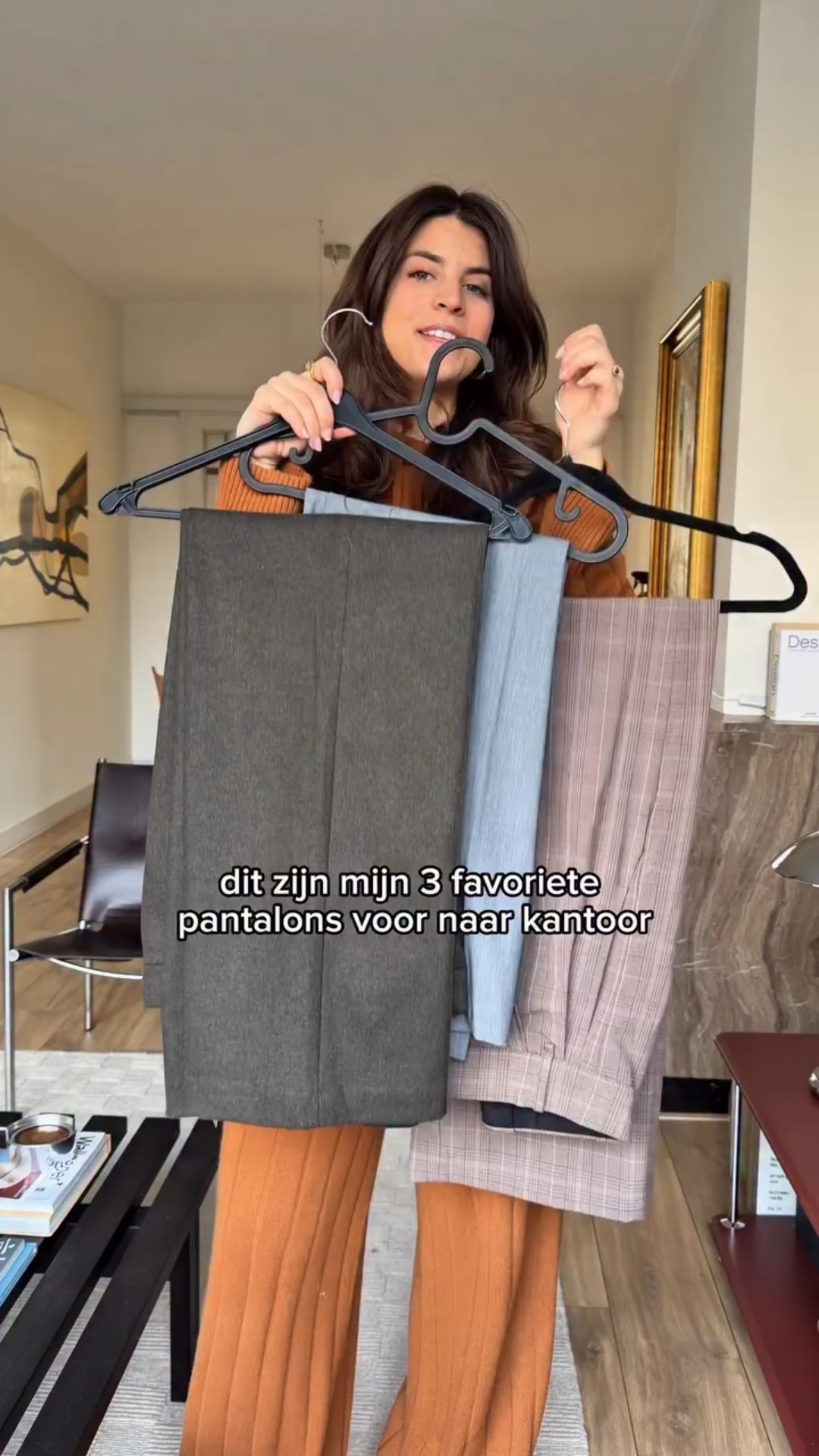 ad | 3x winterse pantalons voor naar kantoor 🤍 Welke is jouw favoriet? Allemaal met warme tonen, love it! Daarnaast ben ik deze maand voor de Skin + Wood geur gegaan van @parfumado , echt mijn all time favoriet! 🤩 Vergeet mijn kortingscode GRAAF50 niet, zo kun je het de eerste maand voor €8 uitproberen 🤍 #parfumado