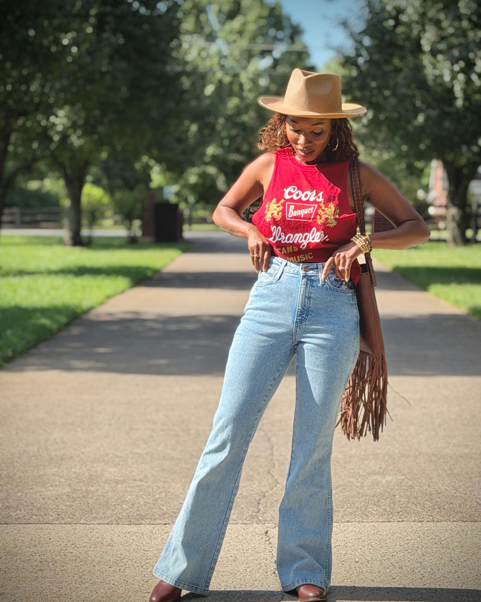 The perfect high waist wrangler jeans I’ve ever owned! They are going to be on repeat! 👍

They made the cut for my Nashville country music  night out! I feel snatched and Cute! Wearing size 34 long and am 5’7 tall. 

True to size. Grab these from the Wrangler x coors collection before they are gone! @Wrangler

#LTKgrwm