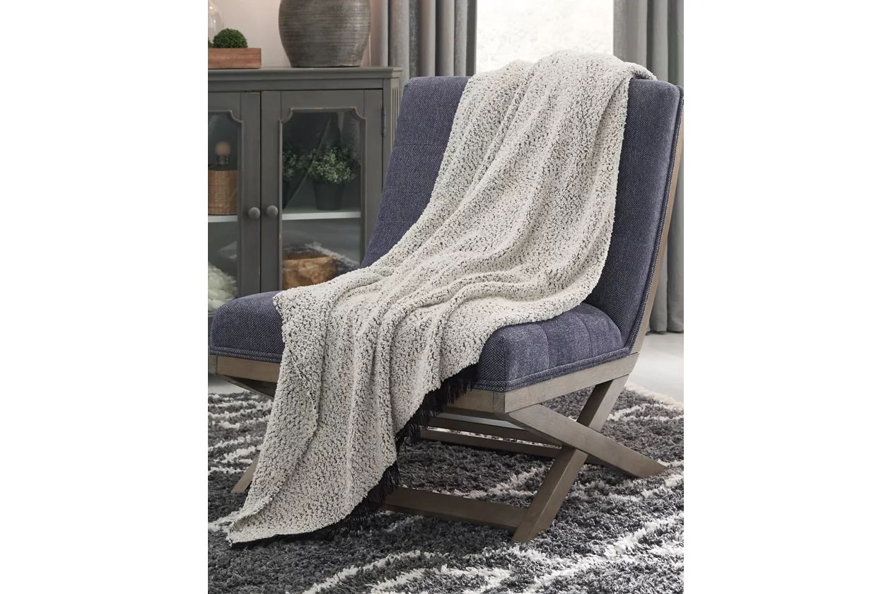 Blankets and Throws | Ashley Homestore