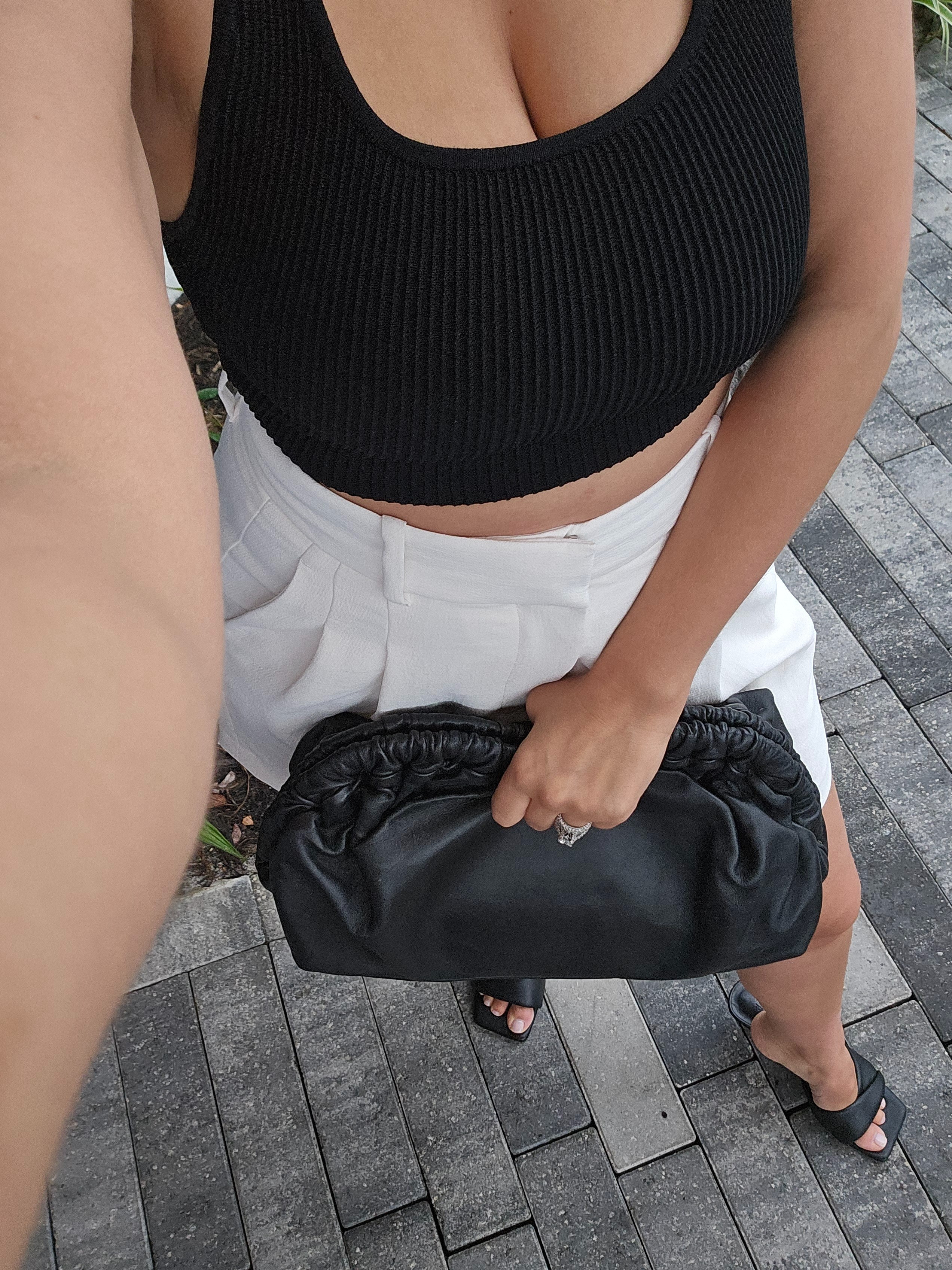 CHIC SUMMER OUTFIT IDEA Wearing size 2XS in the top, size 2 in the shorts, and 6 in the sandals #summeroutfit #linenshorts 

#LTKOver40 #LTKStyleTip #LTKShoeCrush