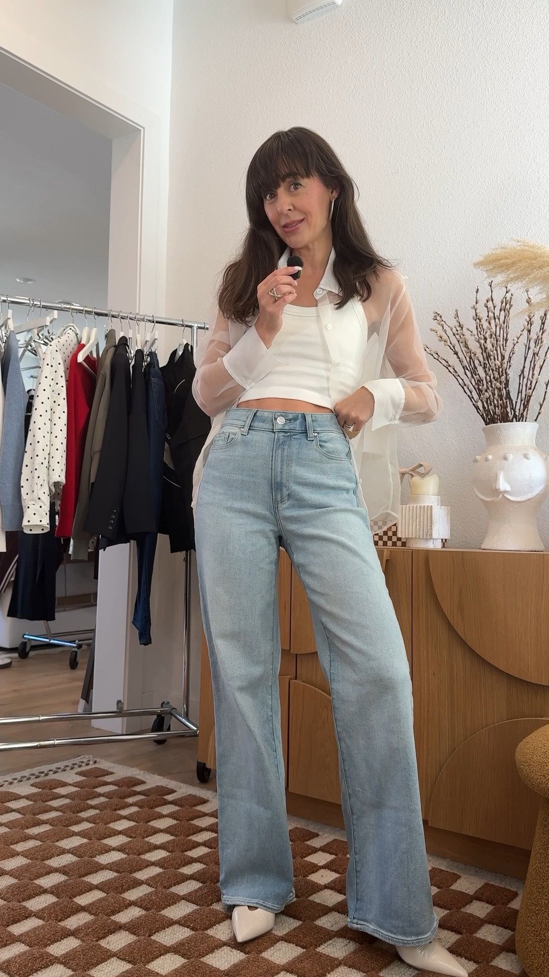 How to find the most flattering jeans online for your body type, regardless of your height and size.
 Your RISE is the measurement from your center crotch seam to your belly button, and it's the number that actually determines whether jeans flatter your shape.

Save this post so you can remember the hack to find out if you have a long or low rise.

Use promo code CLOSETCHOREO15 to save on a pair today. - available and lots of different washes petite and tall lengths. @Paige