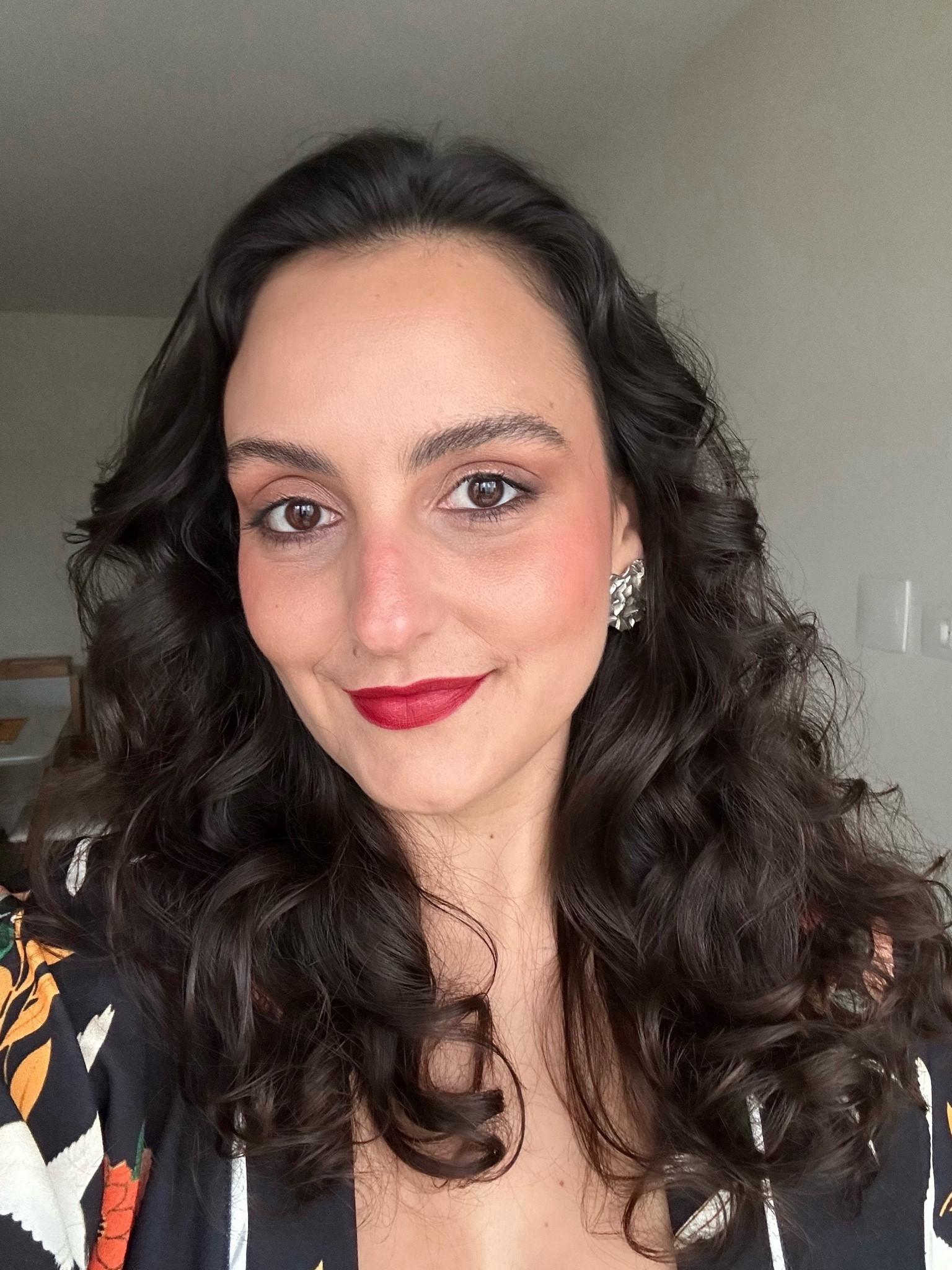 Maquiagem marrom e batom vermelho #TeoriaNaPraticaLTK

#LTKbrasil #LTKbeauty