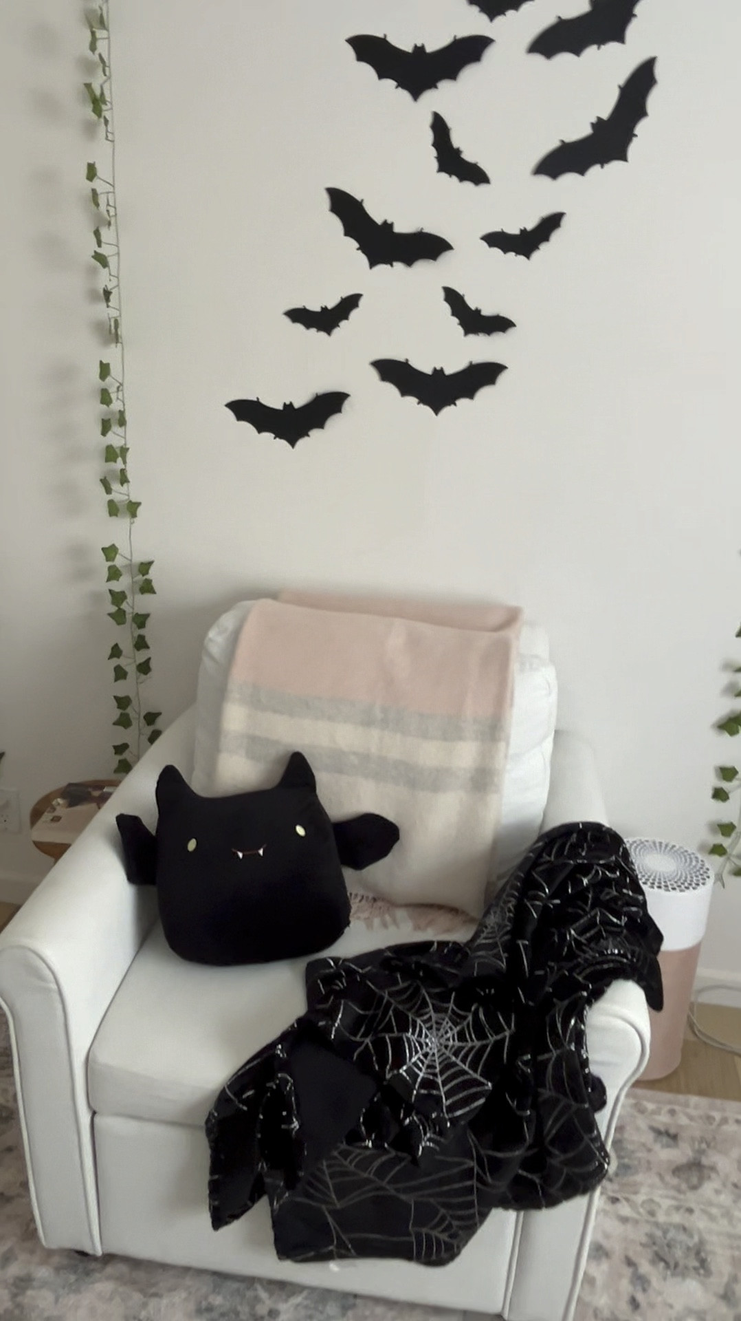 Teen girl’s bedroom Halloween decor! 😄🖤🦇

#LTKSeasonal #LTKKids #LTKHome