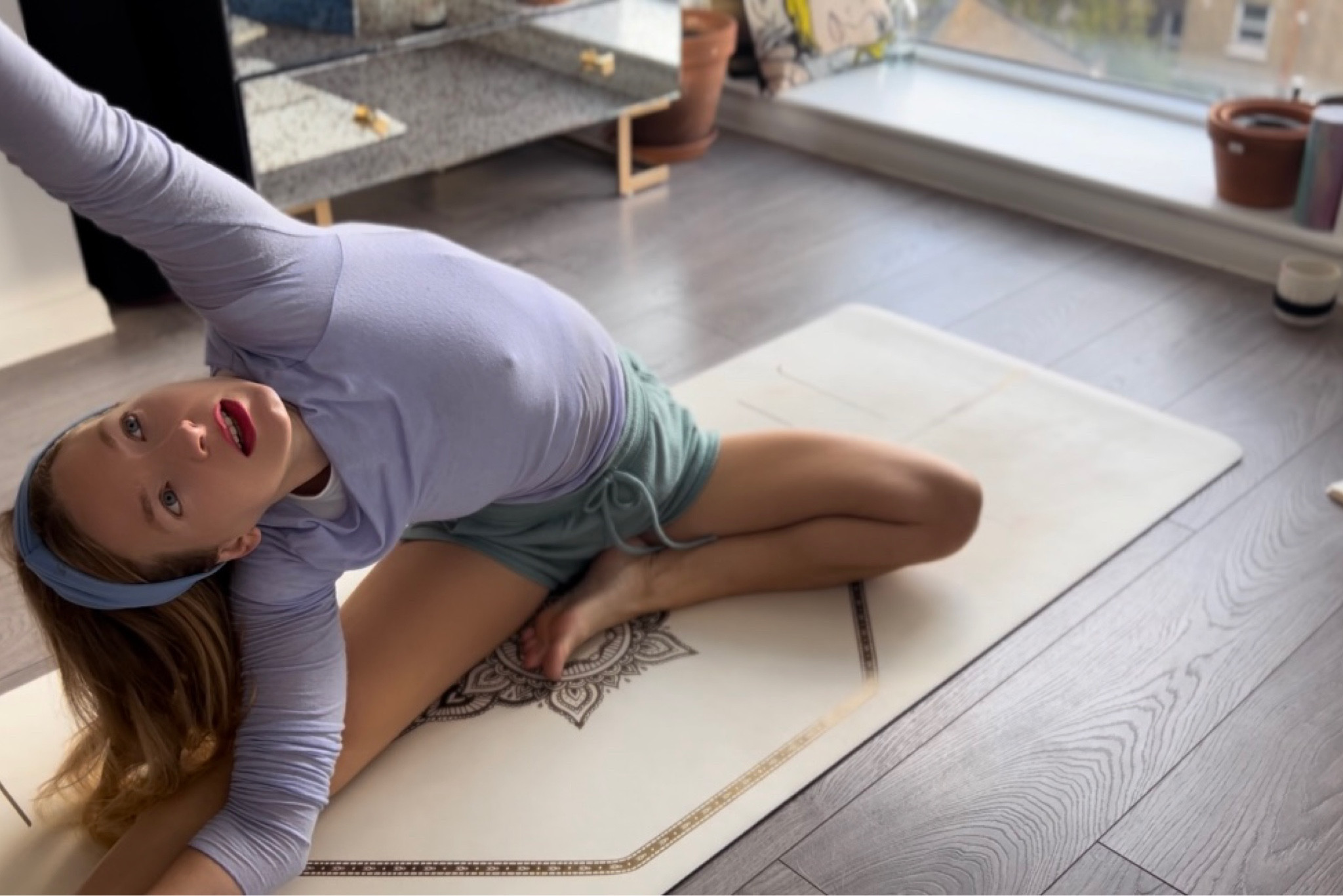 Yoga stretch at home #fitness #yoga #pilates #yogaclothes #wellness #yogawear #athome #lounge #easybasics

#LTKeurope #LTKfitness