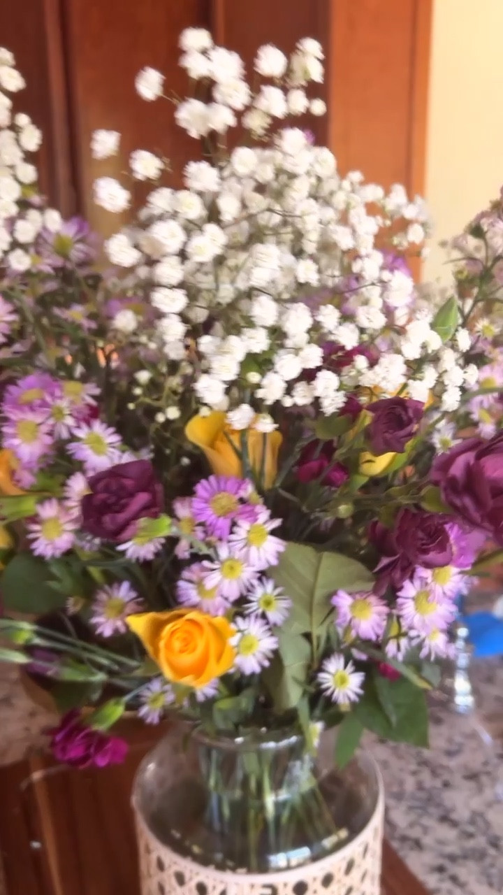 Here’s an easy way to ensure your floral arrangement looks amazing this holiday season! 🩷

#LTKSeasonal #LTKhome #LTKHoliday