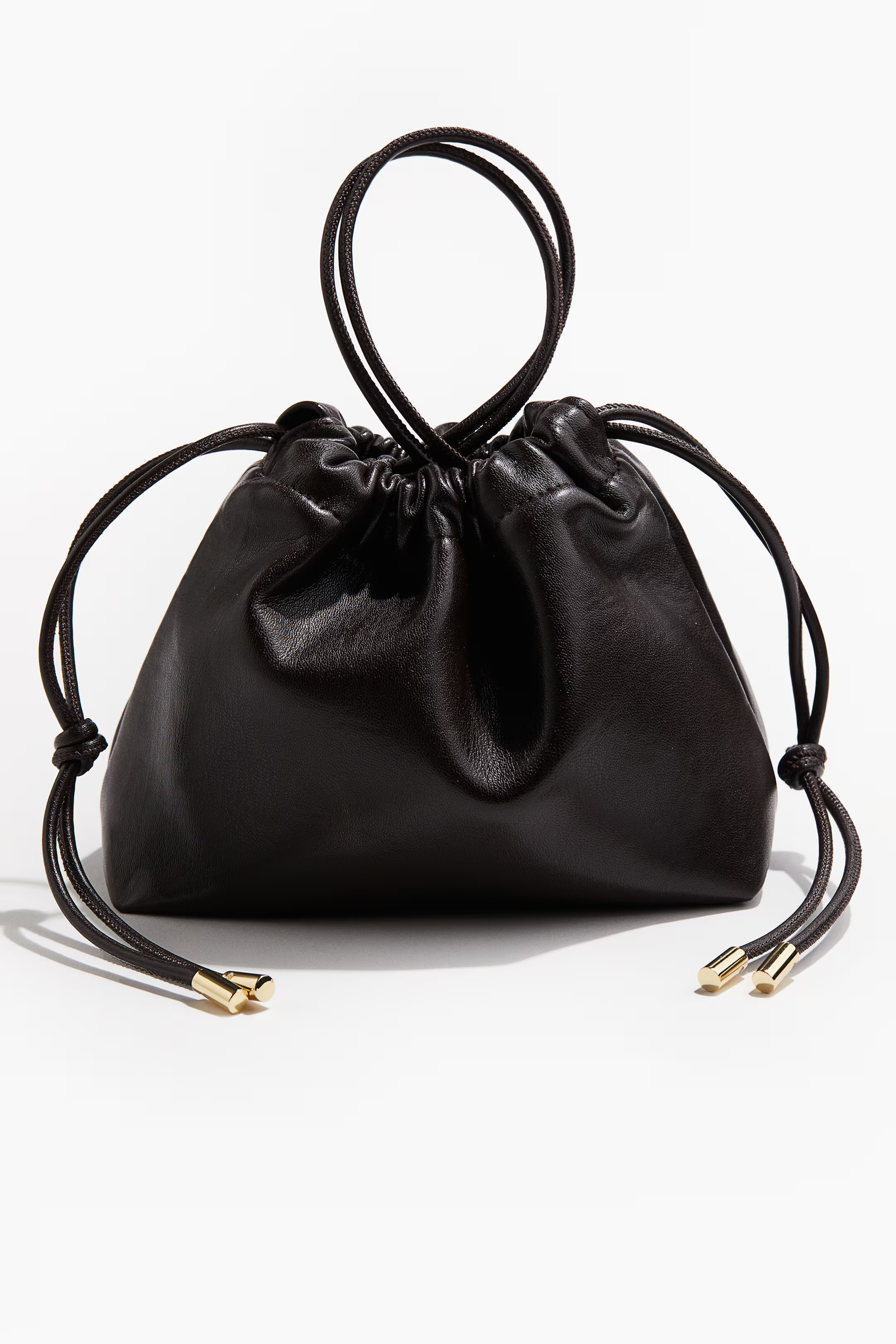 Drawstring clutch | H&M (UK, MY, IN, SG, PH, TW, HK)