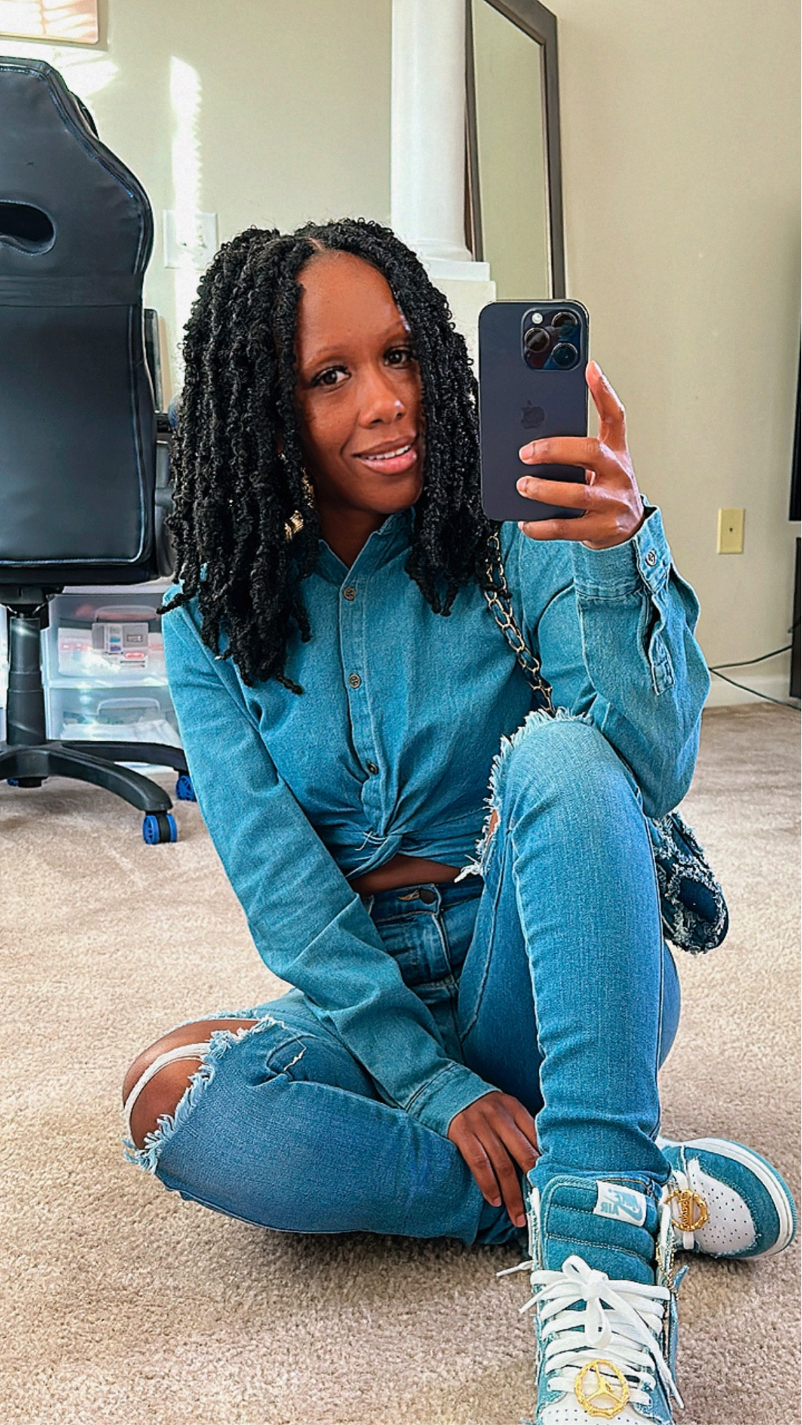 Looking for Denim on Denim Fall/Winter Outfit? This would be a perfect outfit to wear to Thanksgiving or Christmas dinner with family and friends.
Shirt: size S
Pants: size 5

#LTKSeasonal #LTKstyletip #LTKshoecrush