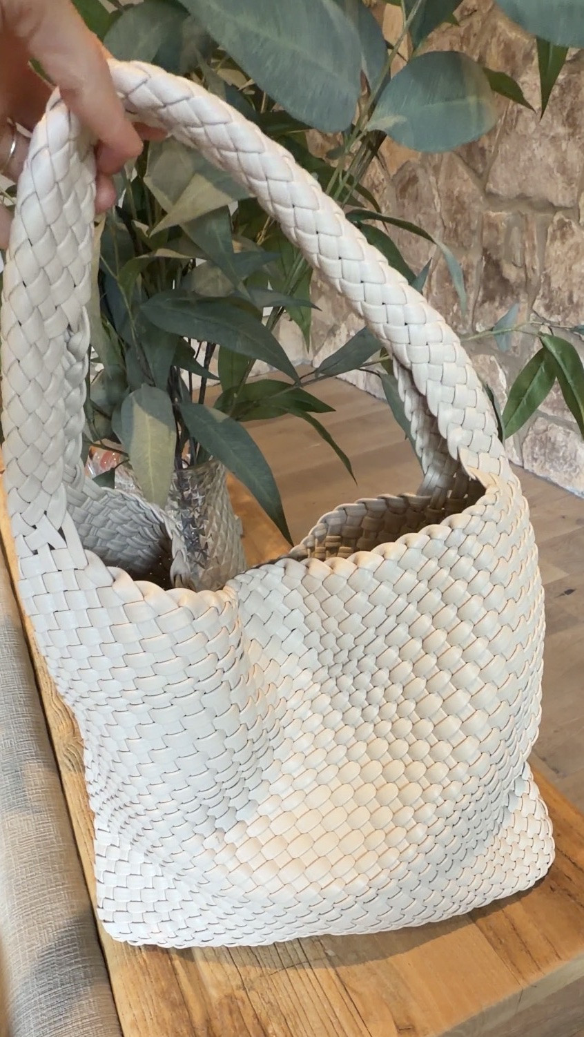 I have way too many bags, but I keep reaching for this one!

It’s the perfect everyday size, super soft, and the quality is so good for the price. It also comes with a little matching pouch for all the random things that usually end up floating around at the bottom of my bag.


Summer outfits, date night outfits

#LTKootd #LTKWorkwear #LTKgrwm