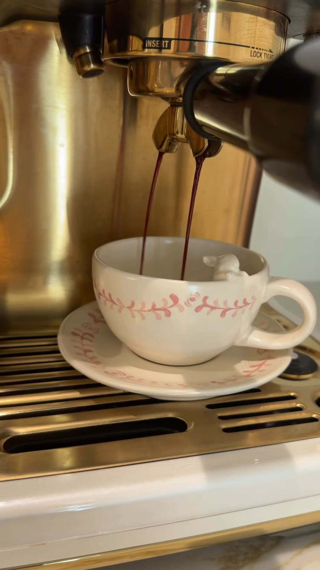 Ese cafecito de la tarde pero en oferta ☕✨  
Mi Breville está en precio especial y RUN porque vale demasiado la pena 😍  
Les dejé todo en mi LTK 🤍 #LTKsale #CoffeeLover

#LTKSeasonal #LTKHome #LTKdayinmylife