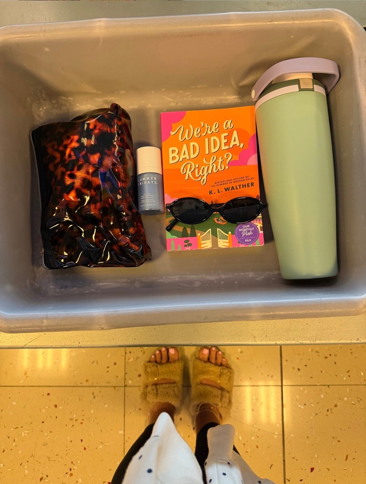 airport essentials but make it cute ✈️✨

linking everything I actually use on repeat—my go-to travel tote, oversized tumbler (hydration but aesthetic), current read, sunnies, and the little extras that make flying feel less chaotic 