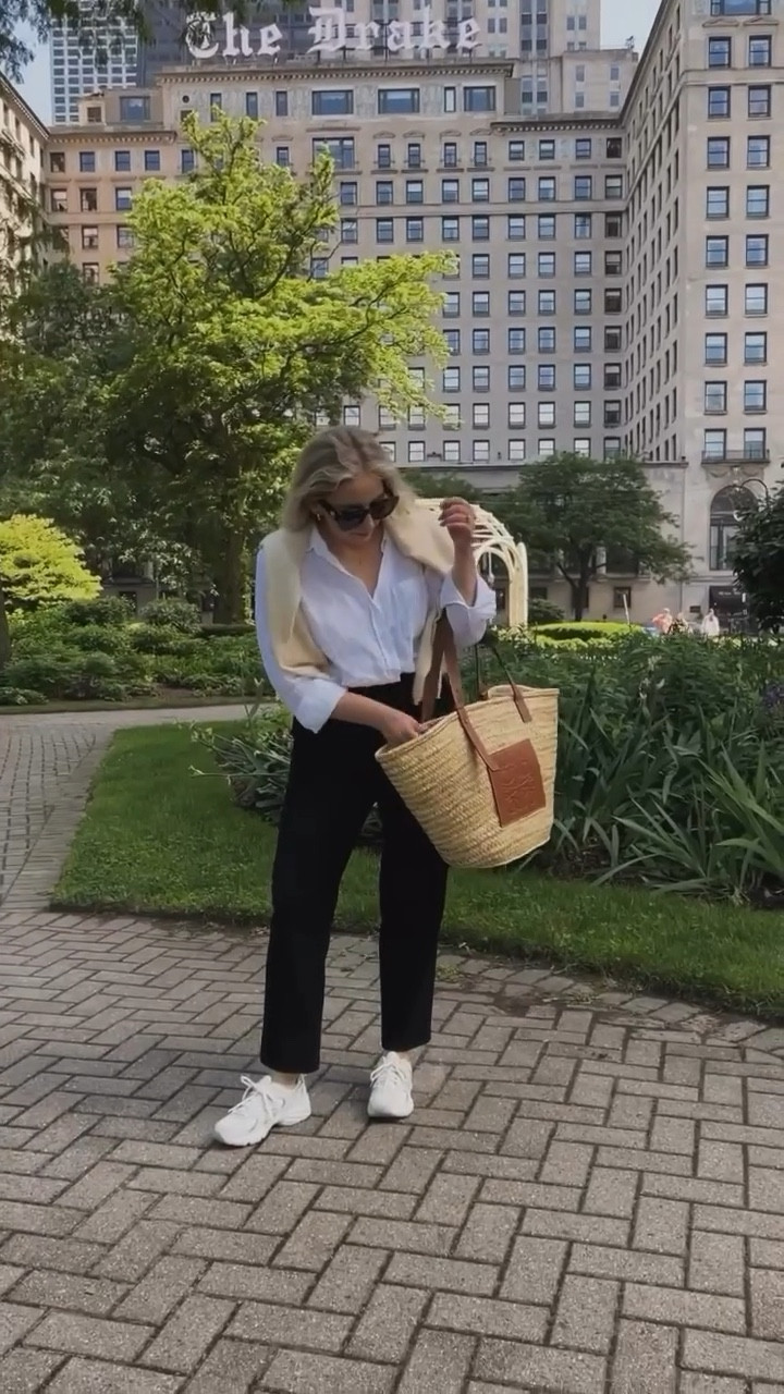 Carrying summer with me everywhere I go with this bag 🌞👜 @loewe 


#LTKStyleTip #LTKVideo #LTKItBag