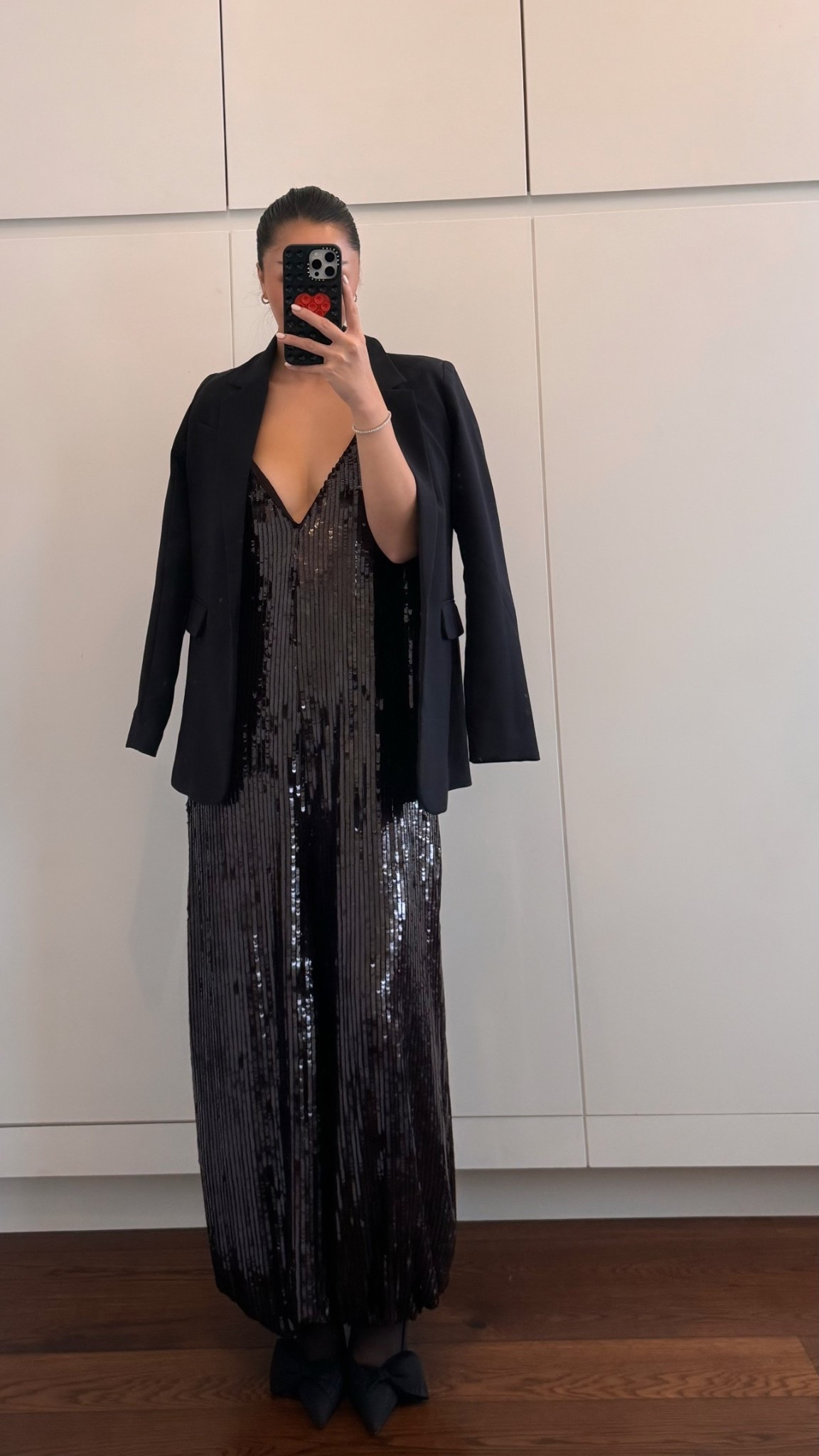 A sequin jumpsuit for NYE?! ICONIC🙌🏽✨

#LTKootd #LTKHoliday #LTKFindsUnder100