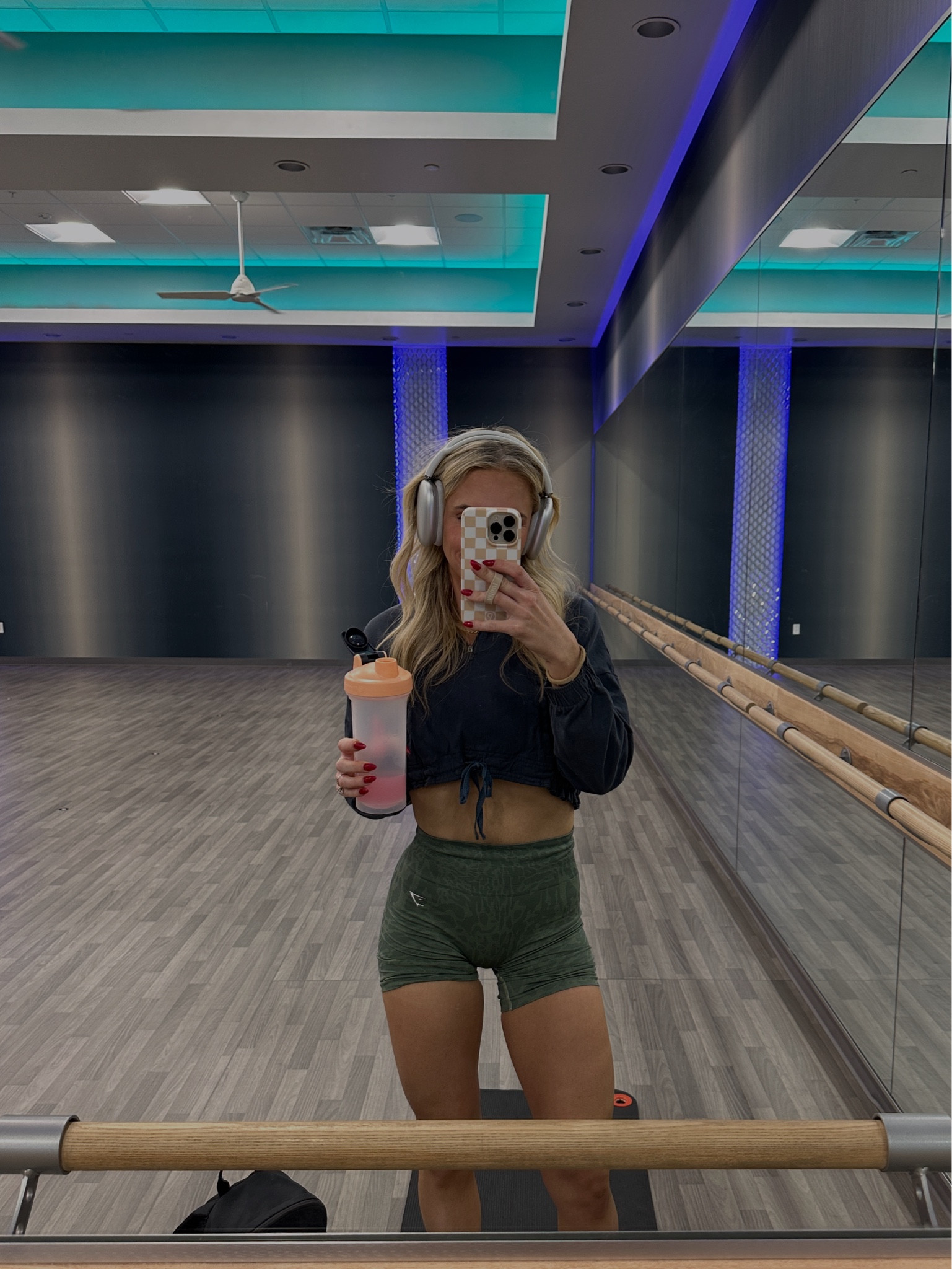 #Ad Sharing my back day routine with a boost from @optimumnutrition_us AMIN.O. Energy! It’s the perfect pick-me-up to keep me going, offering energy and hydration with every sip. Plus, it tastes so good—I actually look forward to drinking it! 

Unlock More You with @optimumnutrition. With 100mg of caffeine from natural sources and electrolytes to replenish what’s lost through sweat, it’s designed to support your active routine. 

#OptimumNutrition #AminoEnergy