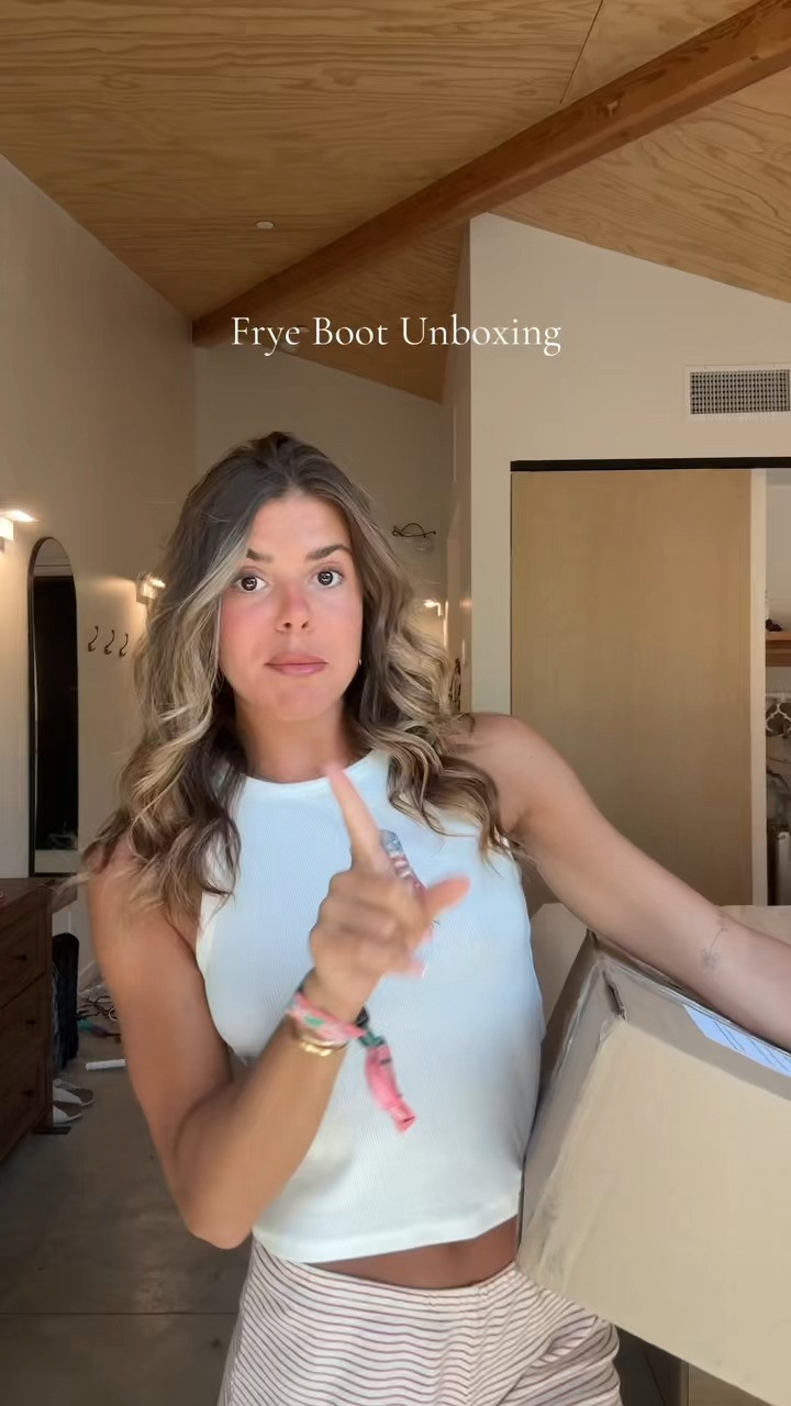 Frye Boot Unboxing💕🤠 

 

#LTKFestival #LTKShoeCrush #LTKWatchNow