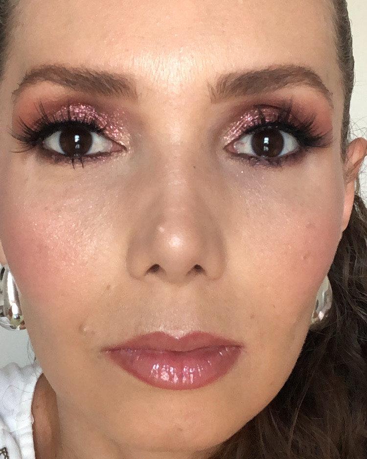 Uma paleta perfeita: pigmentada, esfuma bem e 4 com brilhos impecáveis! 

#LTKbeleza #LTKbrasil