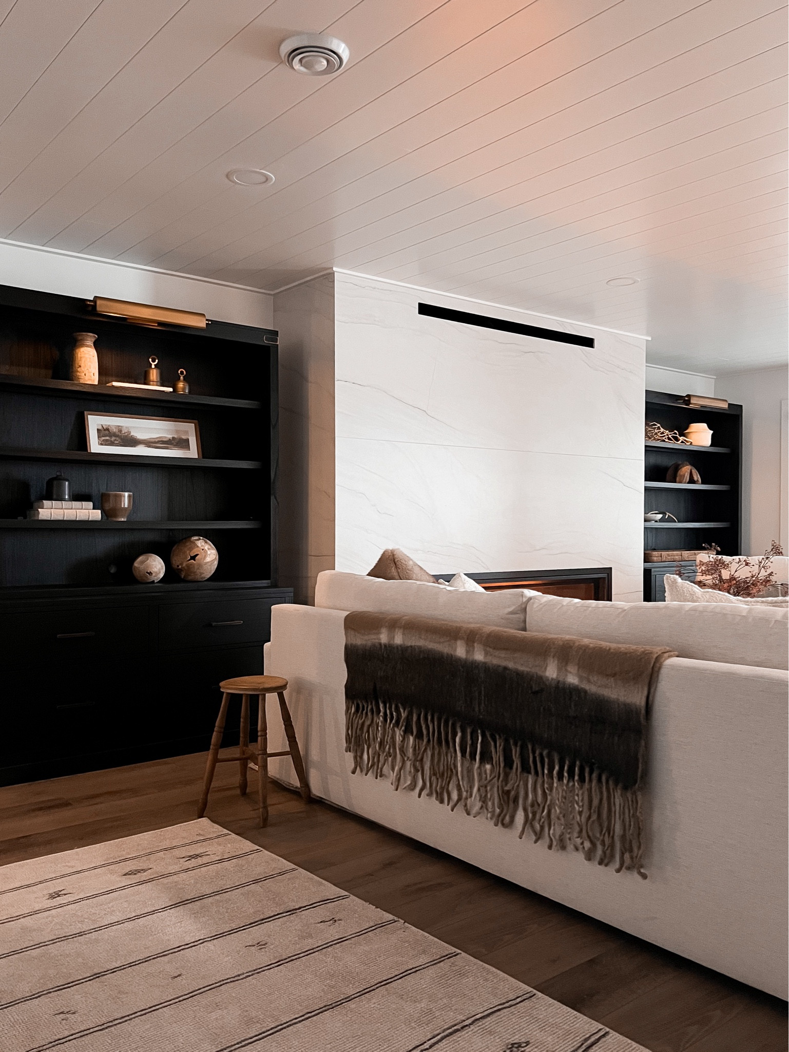 I live to display pretty blankets drapped over the back of our sofas! 

#LTKstyletip #LTKhome