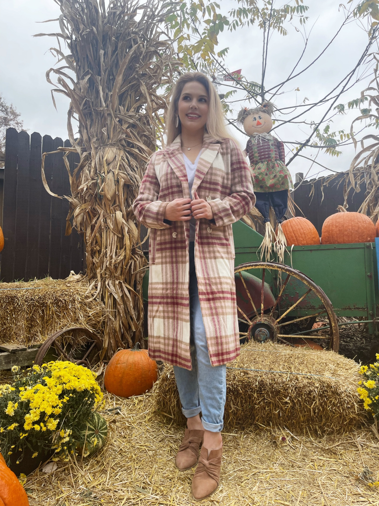 The MINKPINK Riley Check Coat is perfect for the fall vibes! 🍂🪵🎃
•
•
•
#minkpink #rileycheckcoat #joydravecky #joydraveckyjewelry #fallstyle #fallfashion #neutrals #neutralstyle #neutralfashion

#LTKSeasonal #LTKCyberweek #LTKHoliday