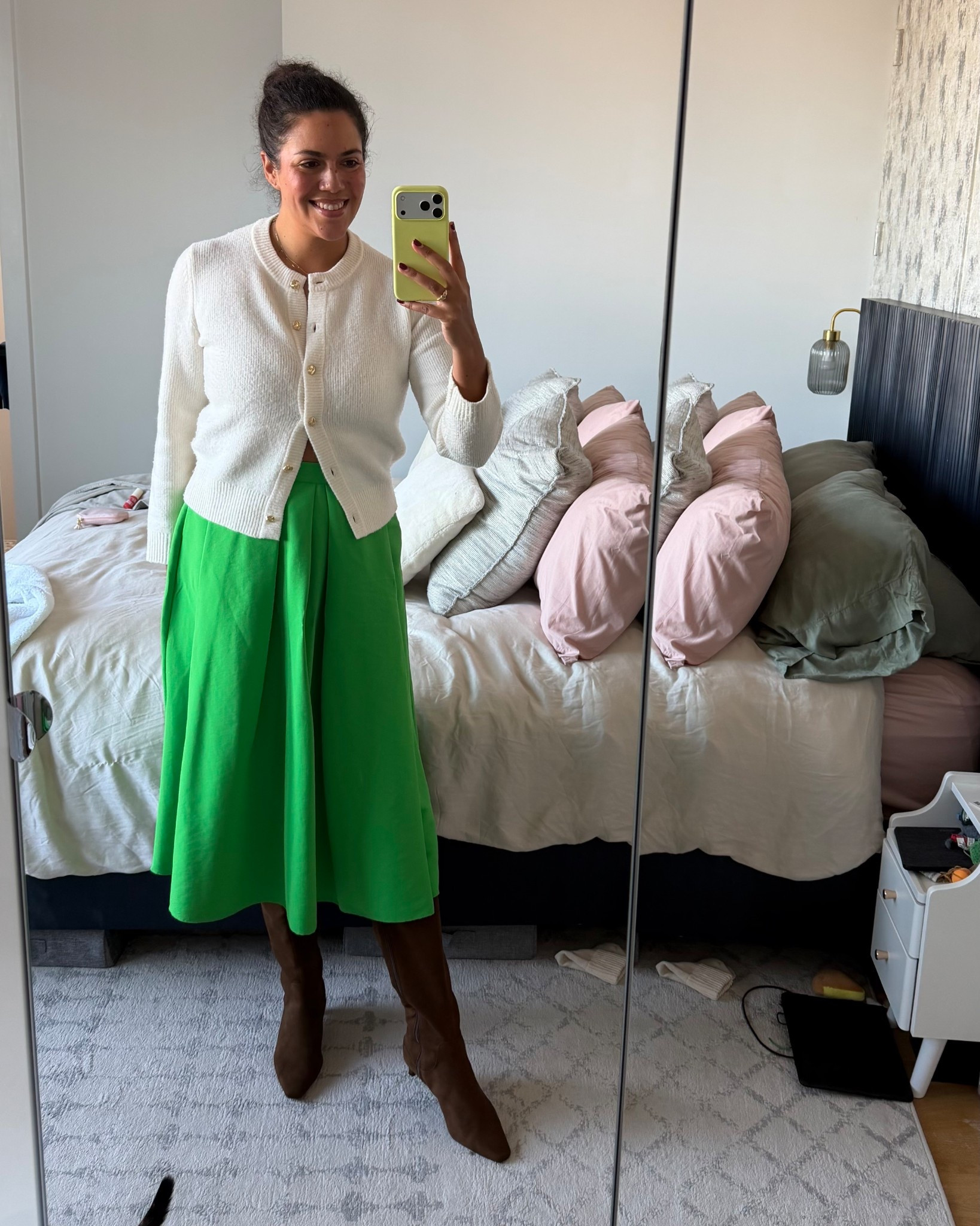 It may still be chilly out, but I’m feeling spring colors! I buttoned 2 buttons of this Abercrombie cardigan to turn it into a top with a little peekaboo above the skirt waistband. 

Abercrombie cream cardigan with gold buttons, size M (TTS)
Sachin & Babi green midi skirt, size L (TTS)
Gap brown knee-high boots, size 10 (TTS)


#LTKMidsize #LTKTall #LTKWorkwear