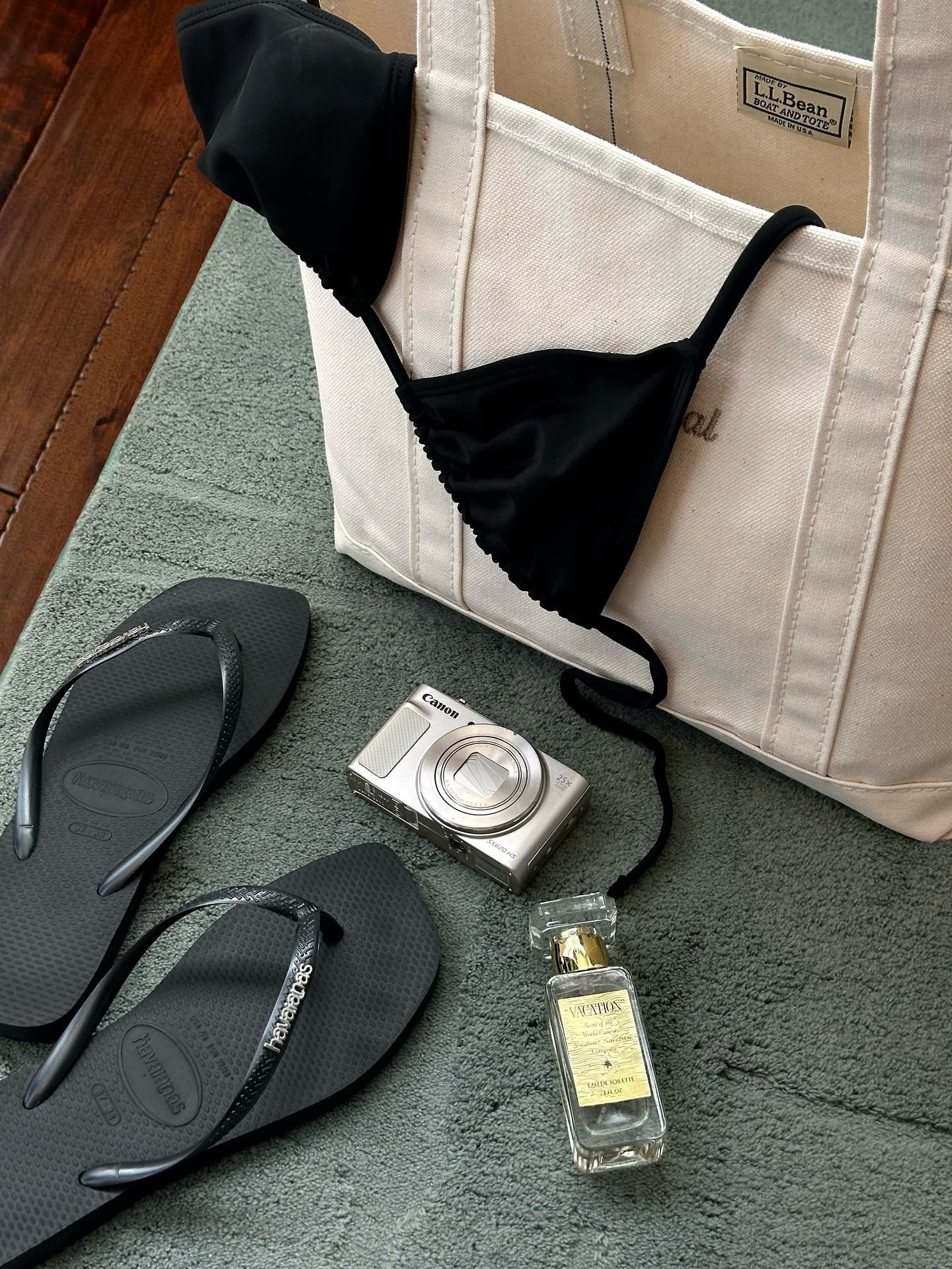 soaking up every last bit of summer with a last min beach trip 🥹🌅

also loving this new runner from @townandcountryliving! feels so plush and it’s easy to wash! the perfect welcome home after a day in the sand! 

#complimentary #beachday #summer #beachessentials #homedecor #summerhome #fallhome #transitionaldecor #townandcountryliving @influenster @townandcountryliving