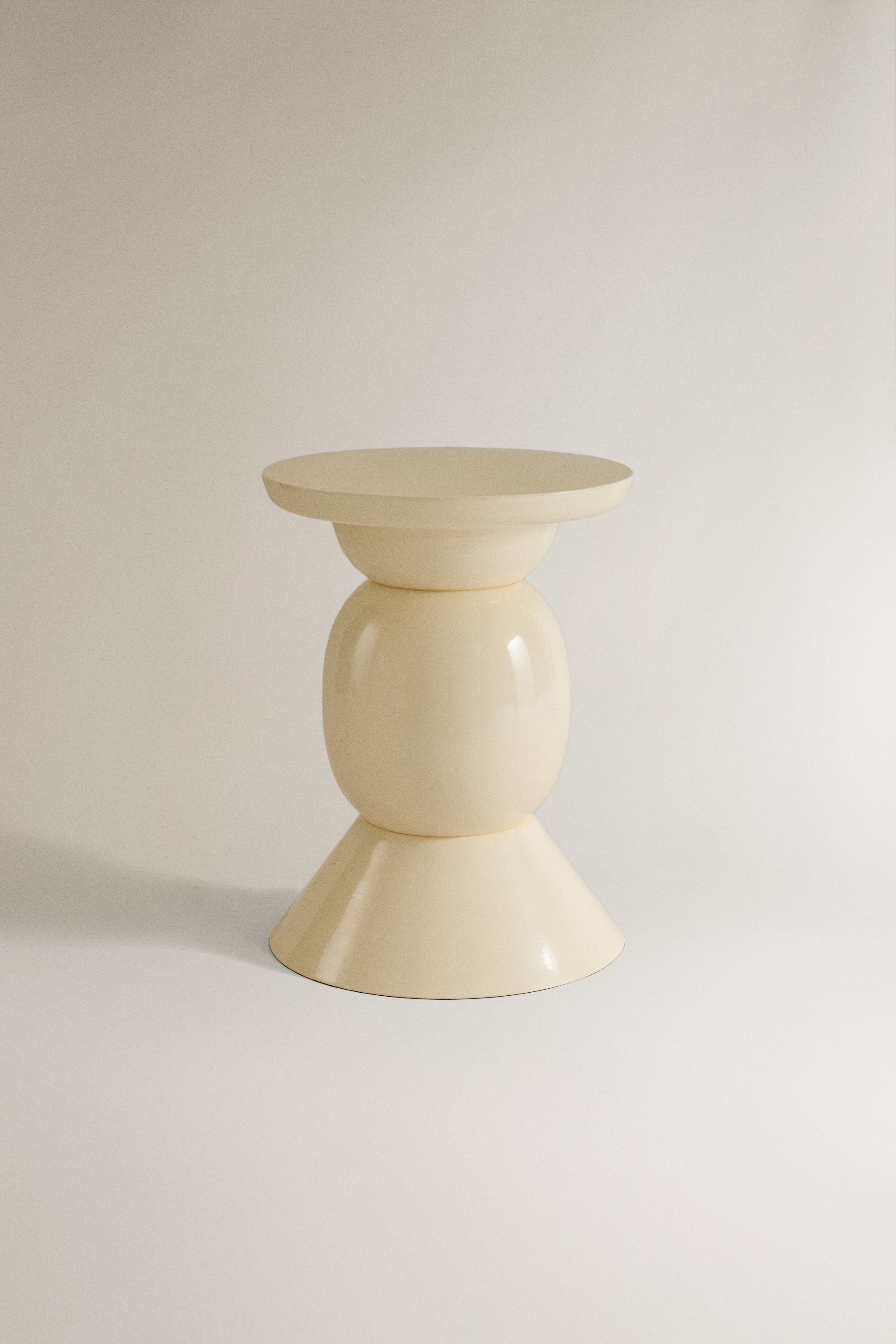 METAL SIDE TABLE | Zara US