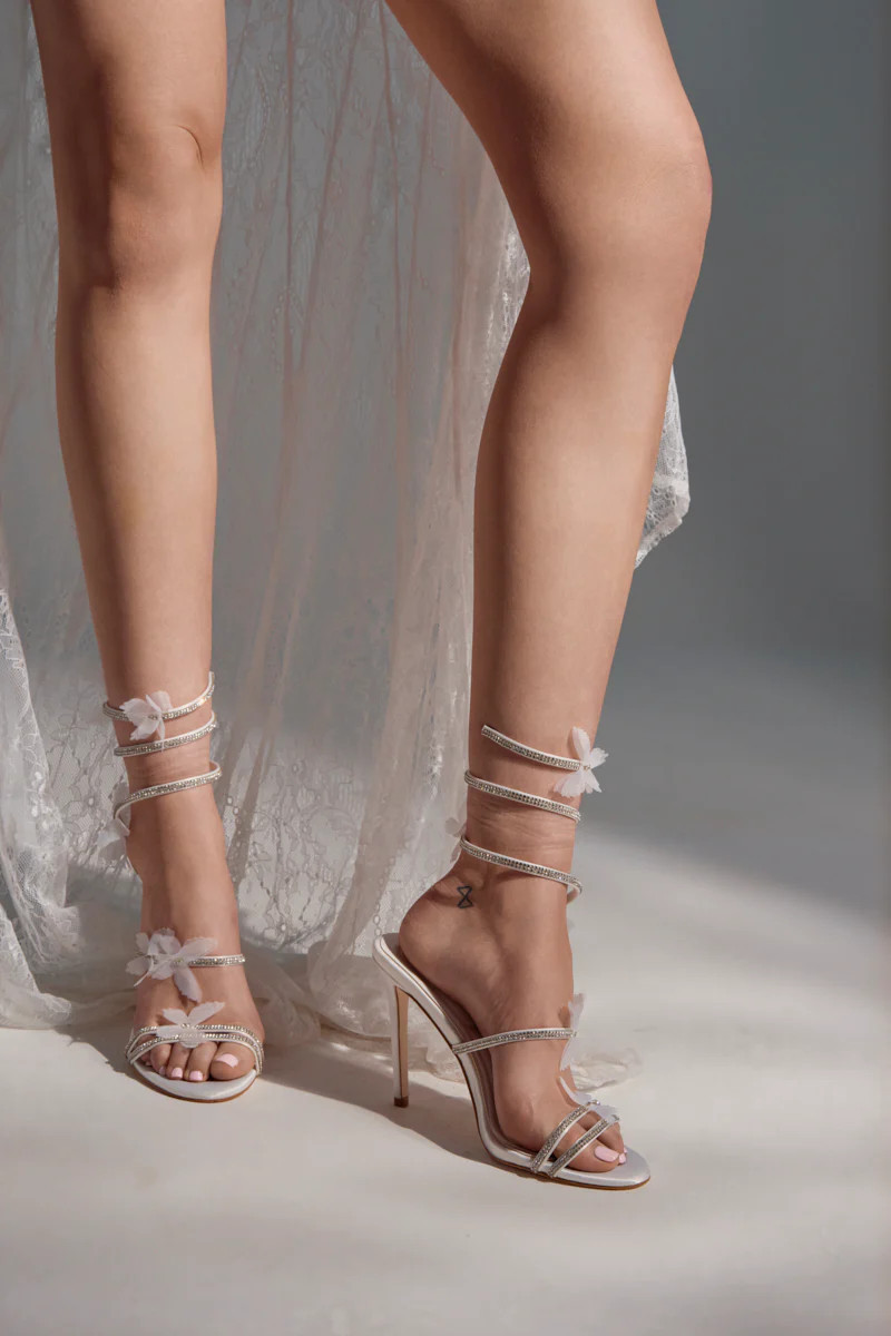AKIRA Azalea Wang Aryana Butterfly Wrap Up Heel Shoes | White | Size 8.5 | AKIRA