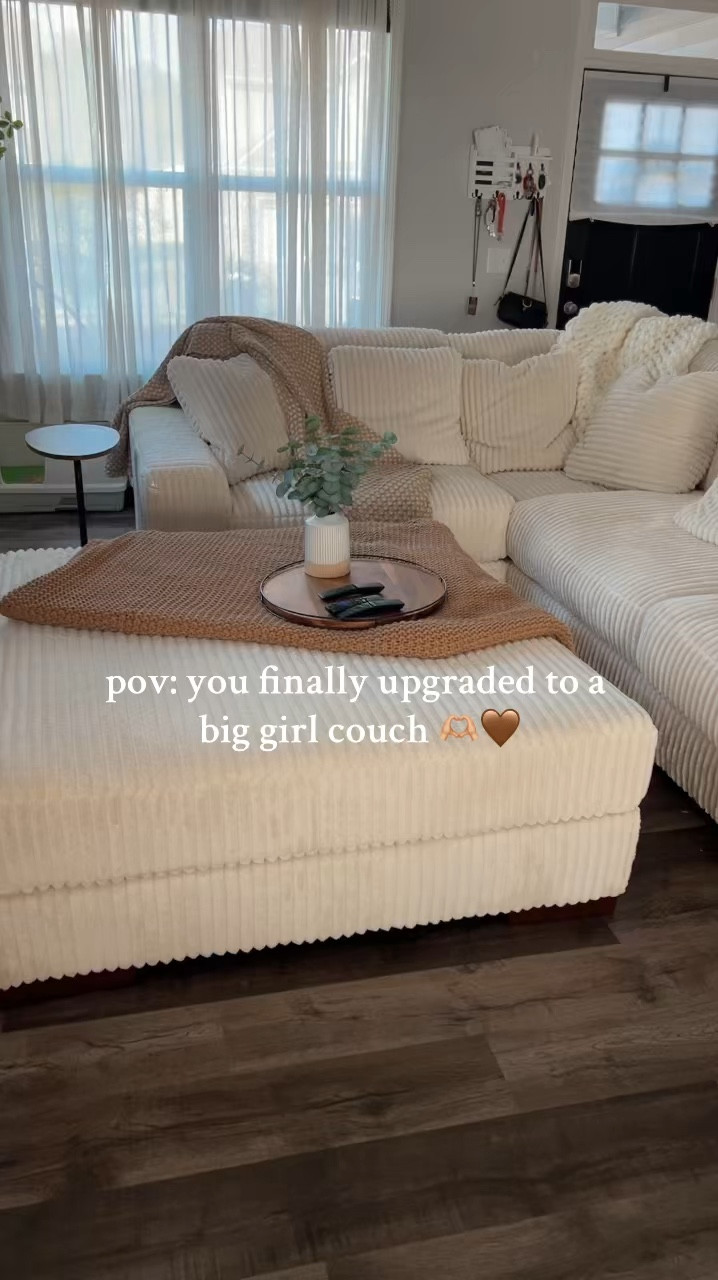 in love with my sectional and all it’s cozy blankets 🫶🏼🤎