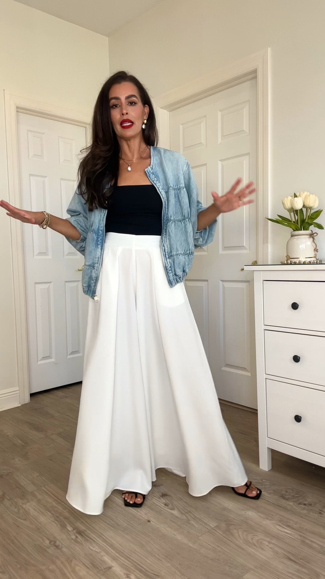 Size S in jeans jacket! Is super soft and oversized. Size S in super wide leg pants and tank top. 
💋Color is: the real MVP.