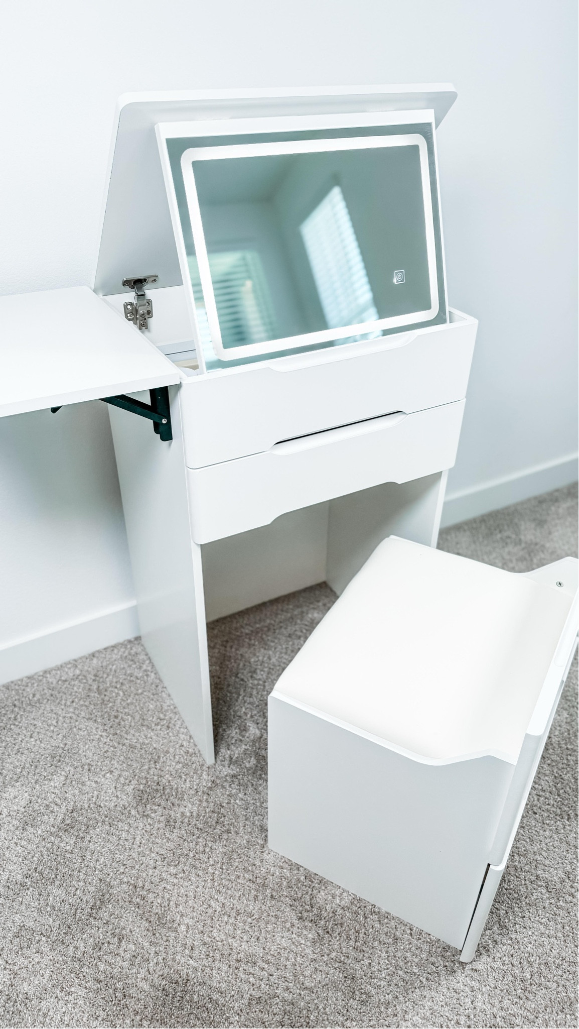 POV: You found the perfect little vanity for your room! 🤍✨💋 #backtocollege #backtoschool 

If you or your kiddos have been wanting a vanity but you’re low on space this compact vanity is exactly what you need! Folds up small and can even be used as a nightstand!

It’s everything you need and fits in even the smallest of spaces! 🫶🏽

#neatlyembellished #professionalorganizer #homeorganizer #homeorganizing #organization #organizingideas #organizingtips #organizinghacks #organizedhome #organizedmom #organizedlife #amazon #amazonmusthaves #amazonfavorites #amazonfinds #amazonfaves #amazoninfluencer #amazoninfluencerprogram #amazonhome #homedecor #homemusthaves #furniture #vanity #vanitymirror #vanityroom #vanitygoals #bedroomideas #bedroommusthaves