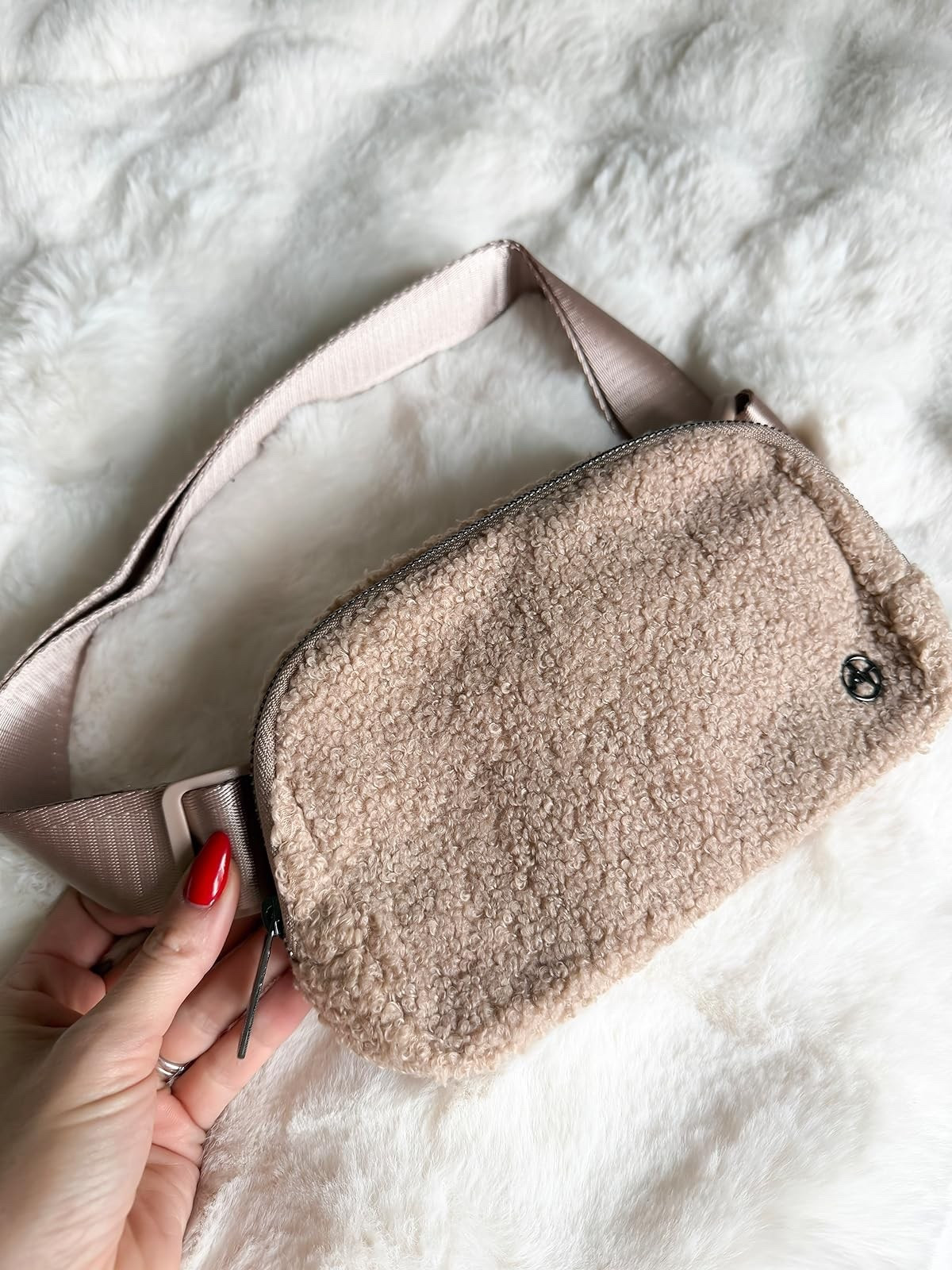 Designer inspired belt bag for less!

Gift, gift idea, last minute gift, Christmas, Christmas gift, gift for her, gift for teens, belt bag, sherpa belt bag, throw blanket, faux fur

#LTKGiftGuide #LTKHoliday #LTKSeasonal