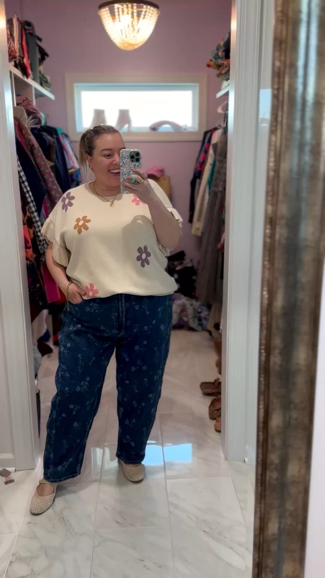 Happy Saturday! Got my cute little floral barrel jeans in and they’re so stinkin cute! And they’re 50% off right now and just $27!! Time to grab them. I’m in the 20 and they have a leeeeetle stretch. I’d size down if in between sizes  

#LTKSaleAlert #LTKootd #LTKPlusSize