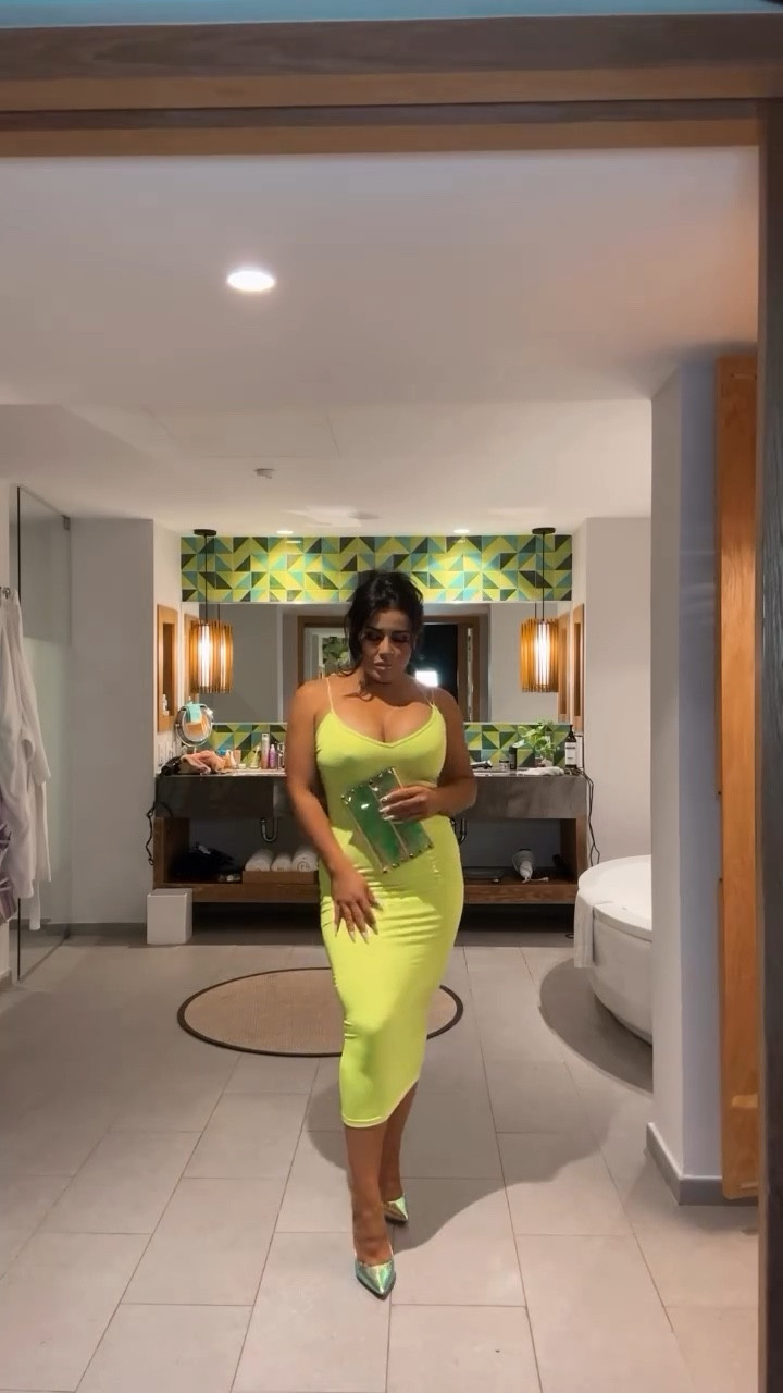 Why blend in when you were born to stand out queen 💚

#LTKSeasonal #LTKover40 #LTKGiftGuide