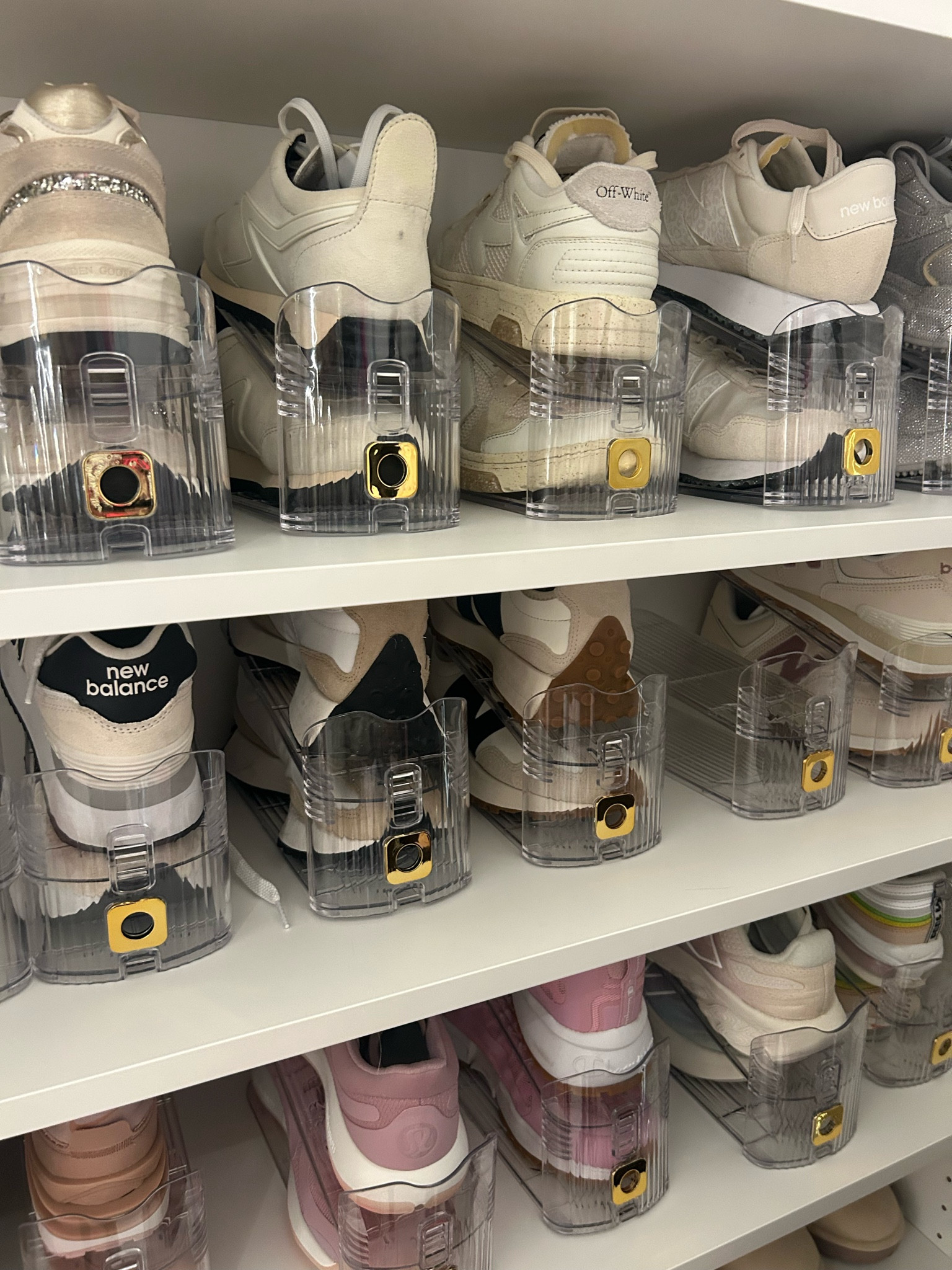 Stepping Up in Style ✨👠

Acrylic shoe organizers with luxe gold accents? Yes, please! Functional and fabulous, these beauties keep your footwear perfectly displayed while adding a touch of elegance to your closet. Because even your shoes deserve a little glam.

#ClosetGoals #LuxuryOrganization #StepInStyle #GoldAccents #JKEHomeReset