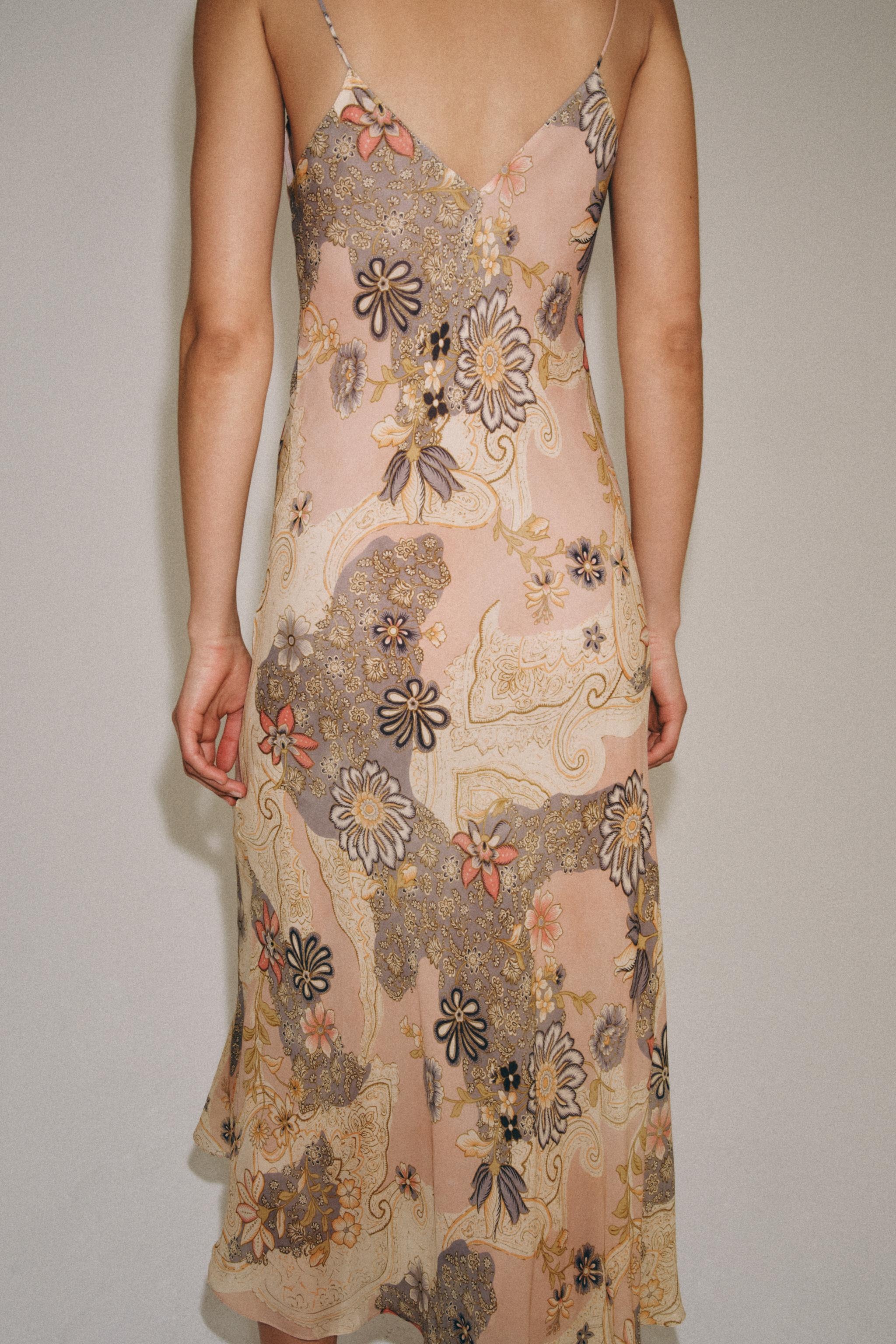 ZARA WOMAN COLLECTIONSlip dress with main fabric made from viscose yarn. V-neckline and thin stra... | Zara US