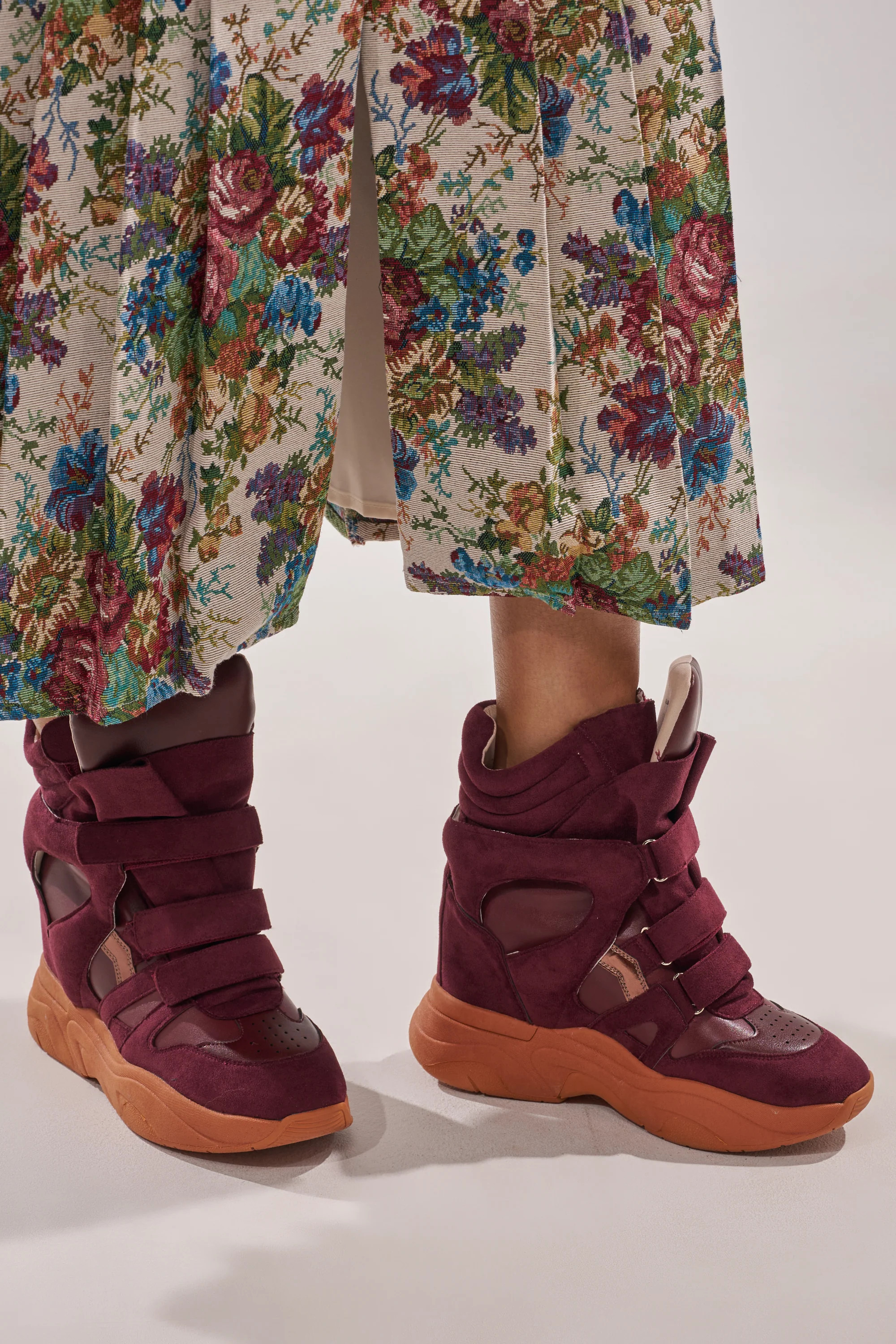 AKIRA Maranto Wedge Faux Suede Sneaker Shoes | Burgundy | Size 7.5 | AKIRA