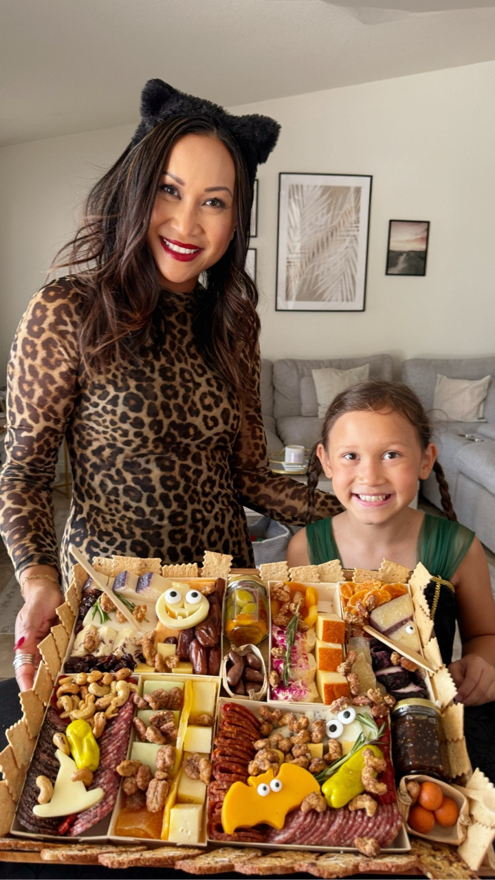 When your bestie knows the way to your heart 🧀🎃 This Halloween-themed charcuterie surprise from @Boarderie is the ultimate treat! 👻

Delivered right to my door, unboxing was effortless, and everything was beautifully packed and ready to serve. From the cheeses to the charcuterie to all the festive little details—the quality is incredible.

Now my next party? Already covered. No fuss, just fun ✨

🎃 Ready to wow your guests too? Order yours today at the link in bio!

@Boarderie #Boarderie #BoarderiePartner