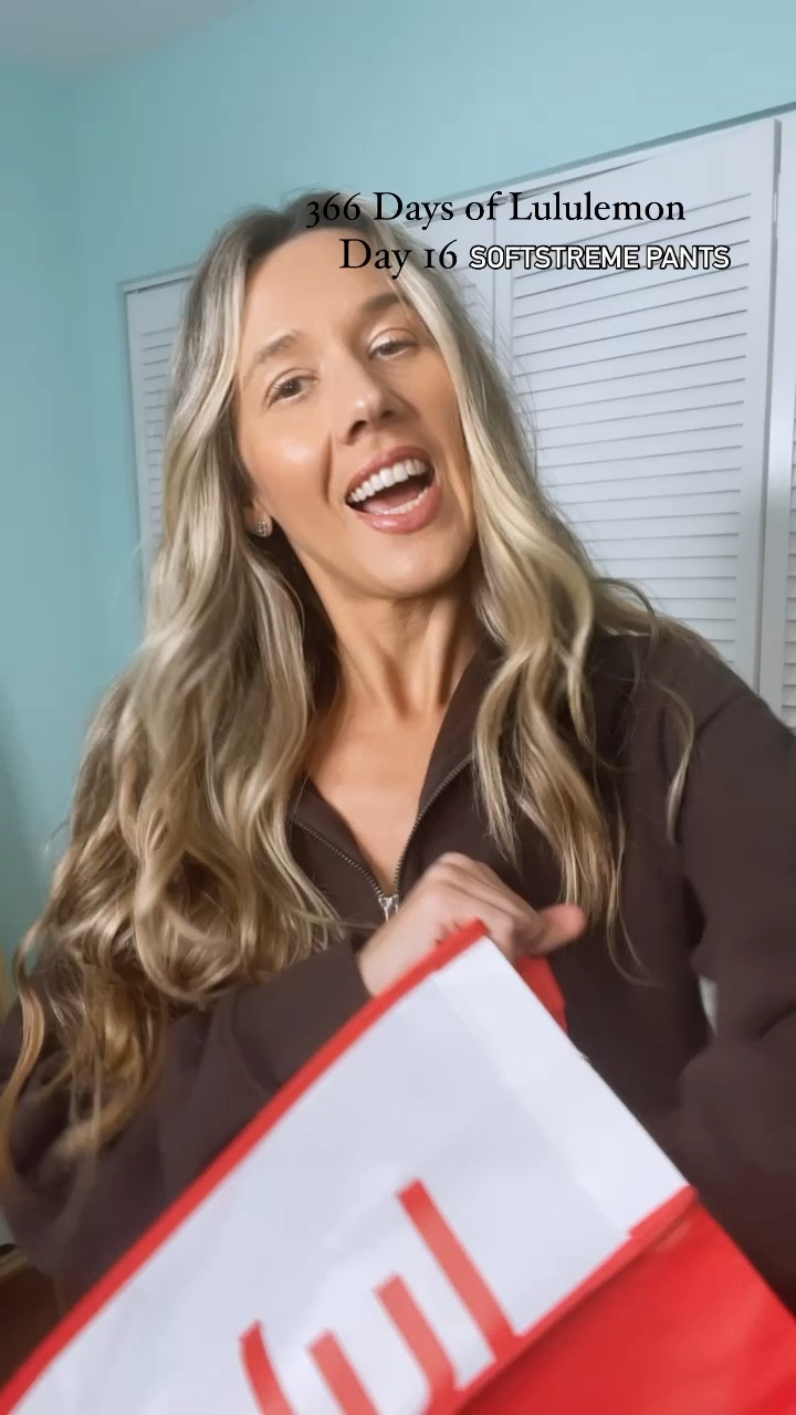 💜 Day 16 of 366 Days of Lululemon | Styling my Softstreme Pants 💜

🖤 Bought these @lululemon last week! They are my first pair of Softstreme pants.  Wanted some Espresso clothing to go with my quilted slides 💕

🖤 let me know if you have tried the pants yet on the poll



#lululemon #softstreme #fashion #outfit #activewear #viral #trending #outfitoftheday #highrise #neutralcolors 

#LTKVideo #LTKSeasonal