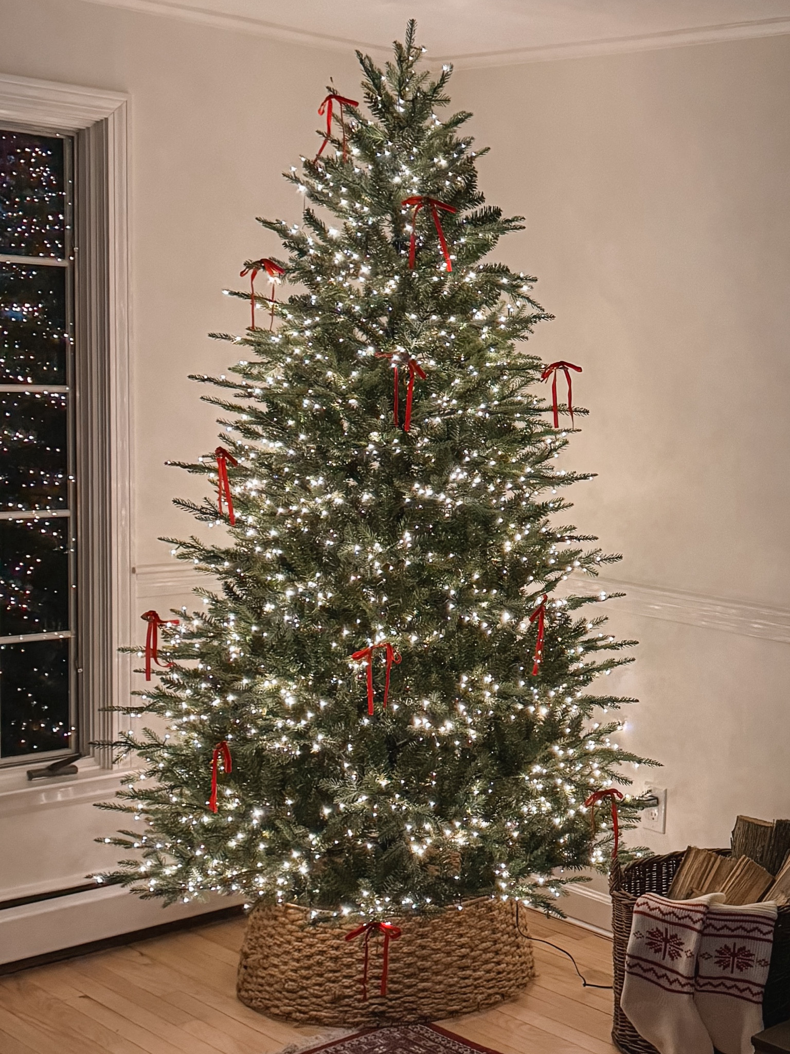 Absolutely loving the Viral Home Depot tree! 🎄

#LTKHoliday #LTKHome #LTKSeasonal